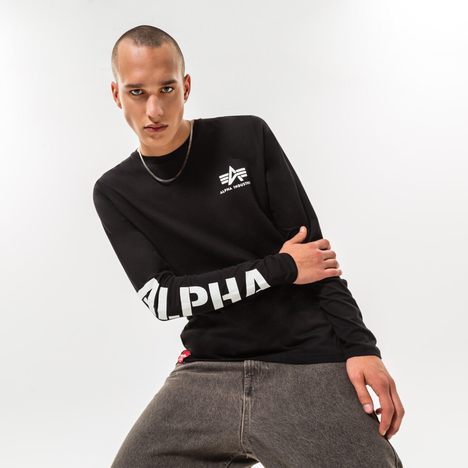 Koszulka, t-shirt sportowy męski ALPHA INDUSTRIES T-SHIRT SLEEVE PRINT HEAVY 116570-03 CZARNY