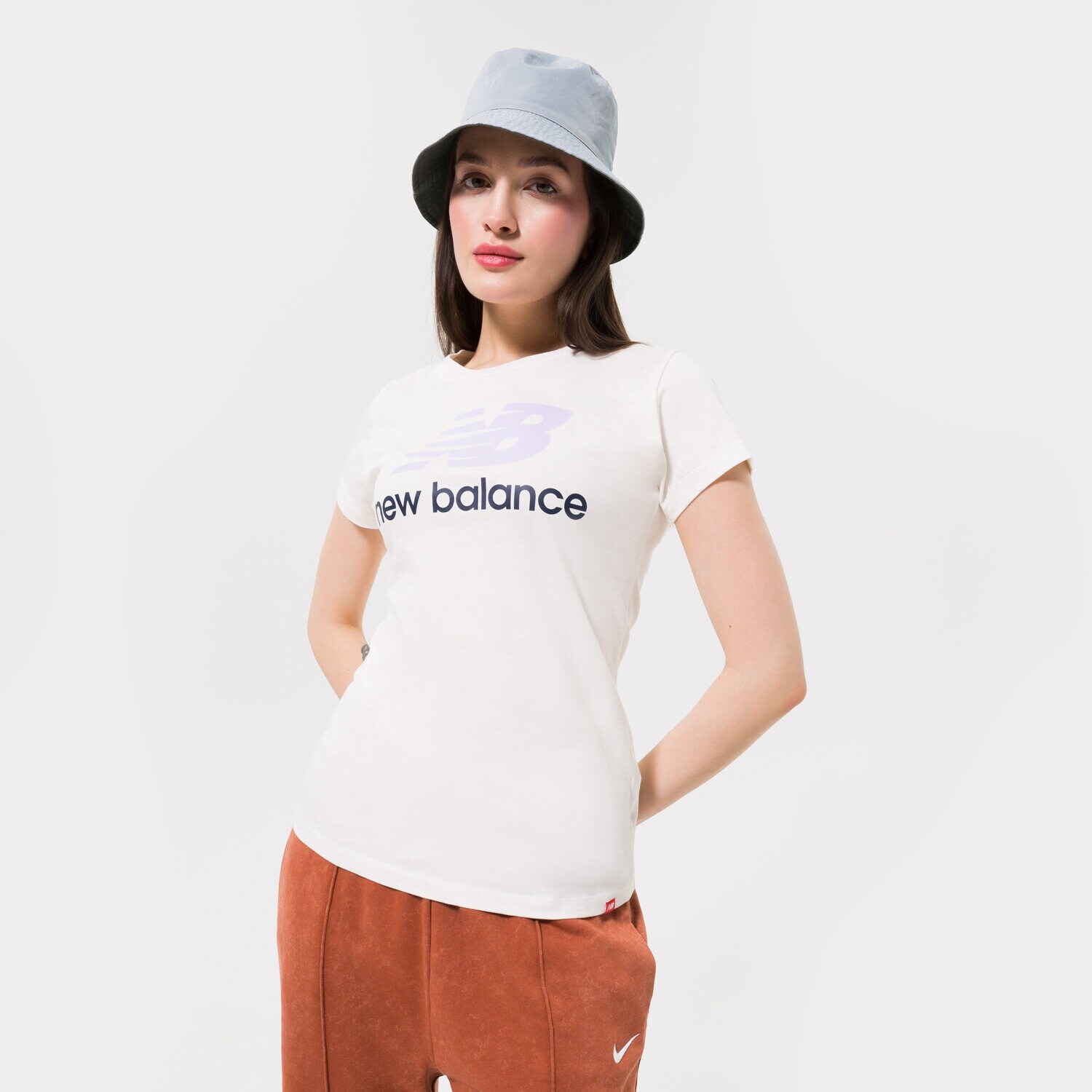Koszulka, t-shirt damski NEW BALANCE T-SHIRT NB ESSENTIALS STACKED LOGO TEE WT91546MLT BIAŁY