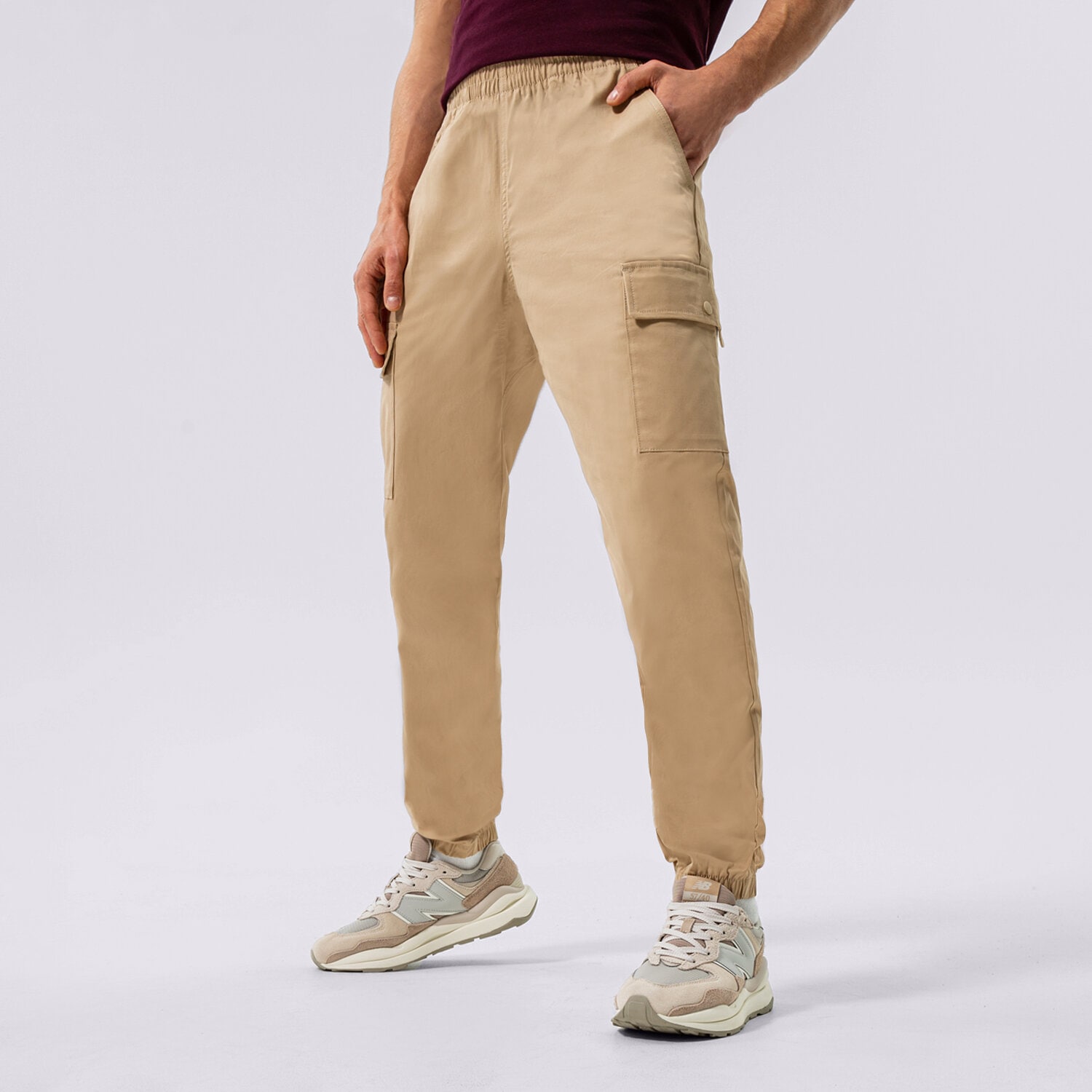 Spodnie sportowe męskie NEW BALANCE SPODNIE NB ATHLETICS WOVEN CARGO MP13501INC BEŻOWY