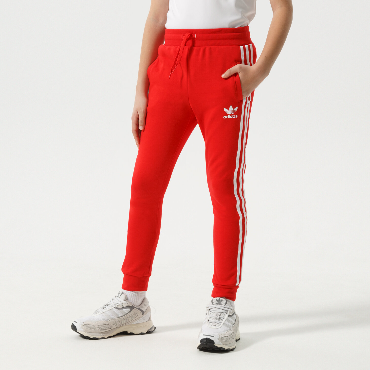 Sportowe spodnie dziecięce ADIDAS SPODNIE TREFOIL PANTS BOY HD2037 CZERWONY