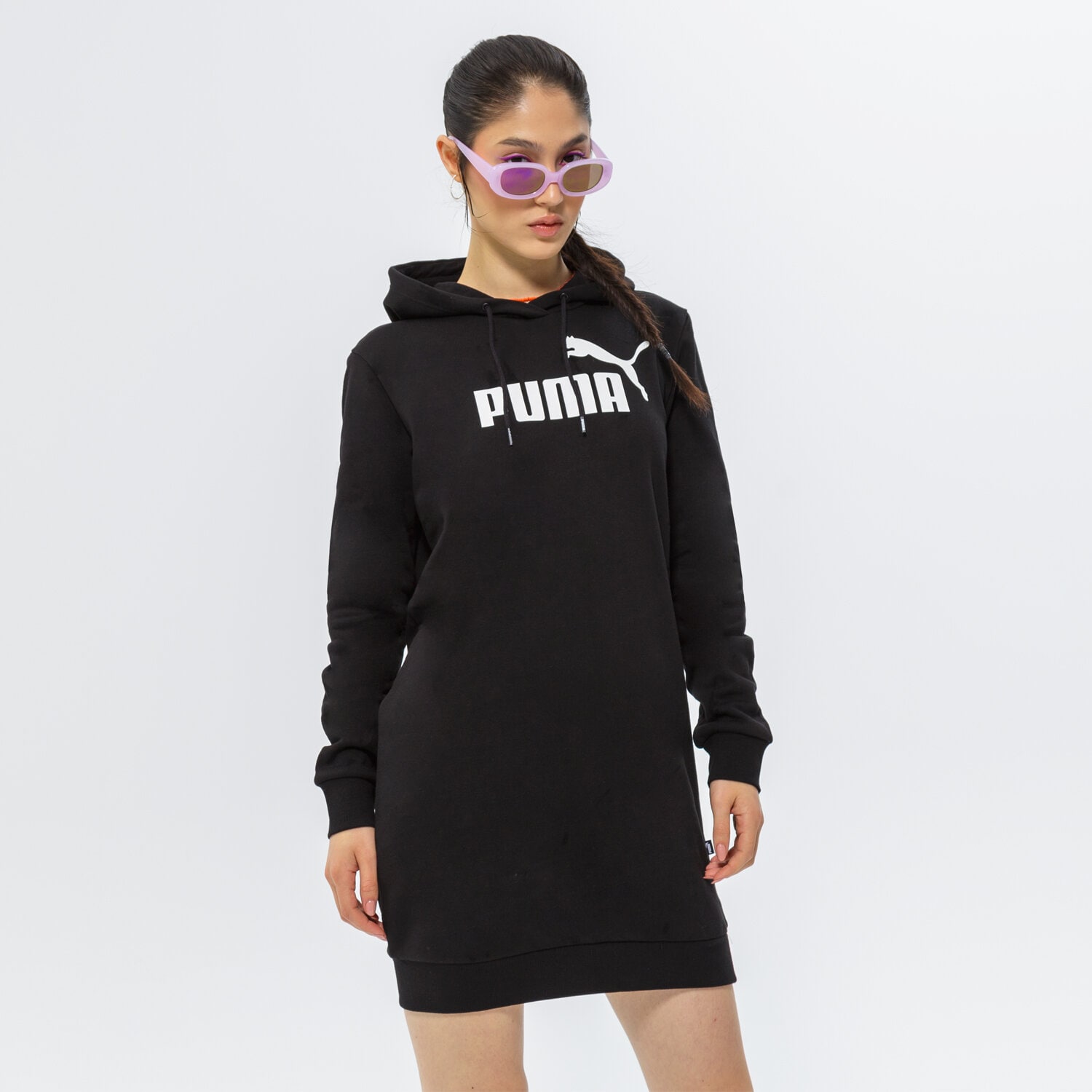 Modna sukienka sportowa PUMA SUKIENKA ESS LOGO HOODED DRESS FL 671988 01 CZARNY