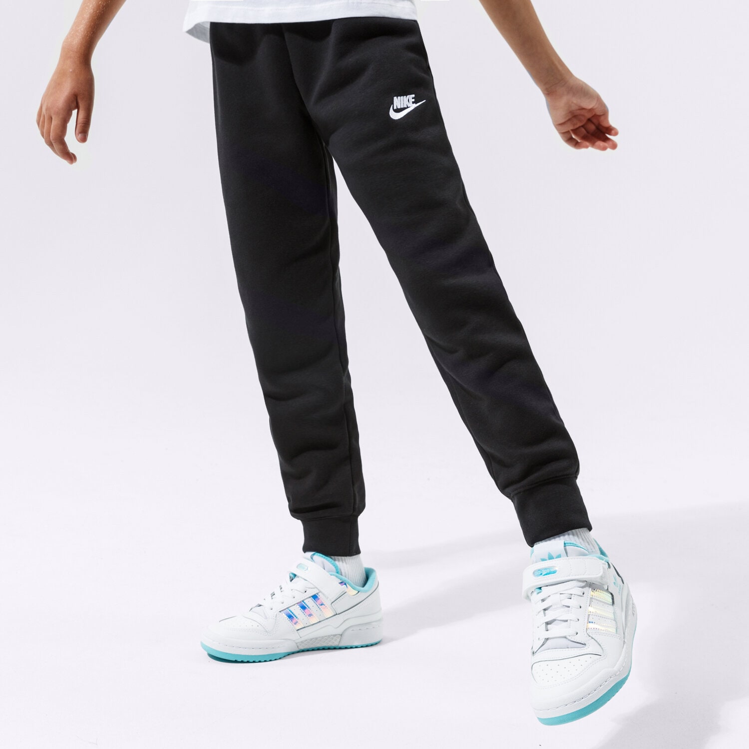 Sportowe spodnie dziecięce NIKE SPODNIE SPORTSWEAR CLUB FLEECE GIRL DC7207-010 CZARNY