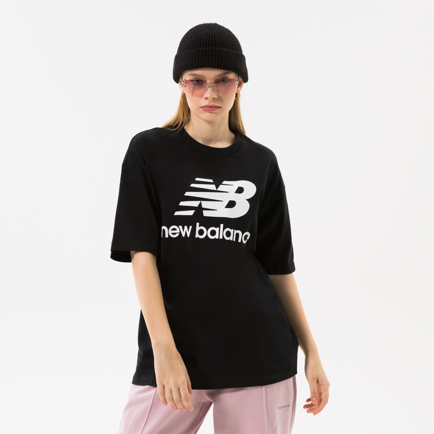 Koszulka, t-shirt damski NEW BALANCE T-SHIRT ESSENTIALS STACKED LOGO WT03519BK CZARNY