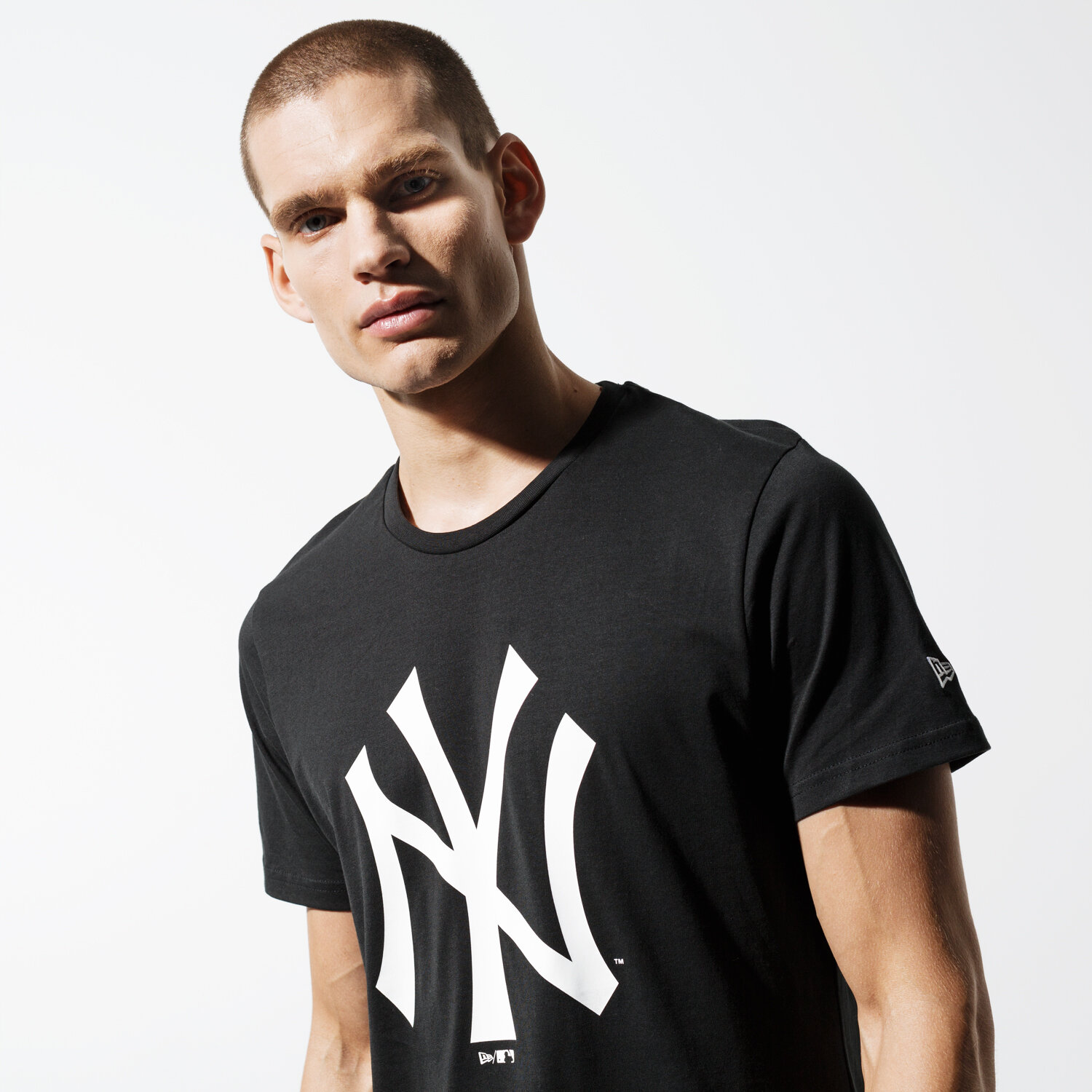 Koszulka, t-shirt sportowy męski NEW ERA T-SHIRT SS MLB NYY BLK NEW YORK YANKEES BLK 11863697 CZARNY