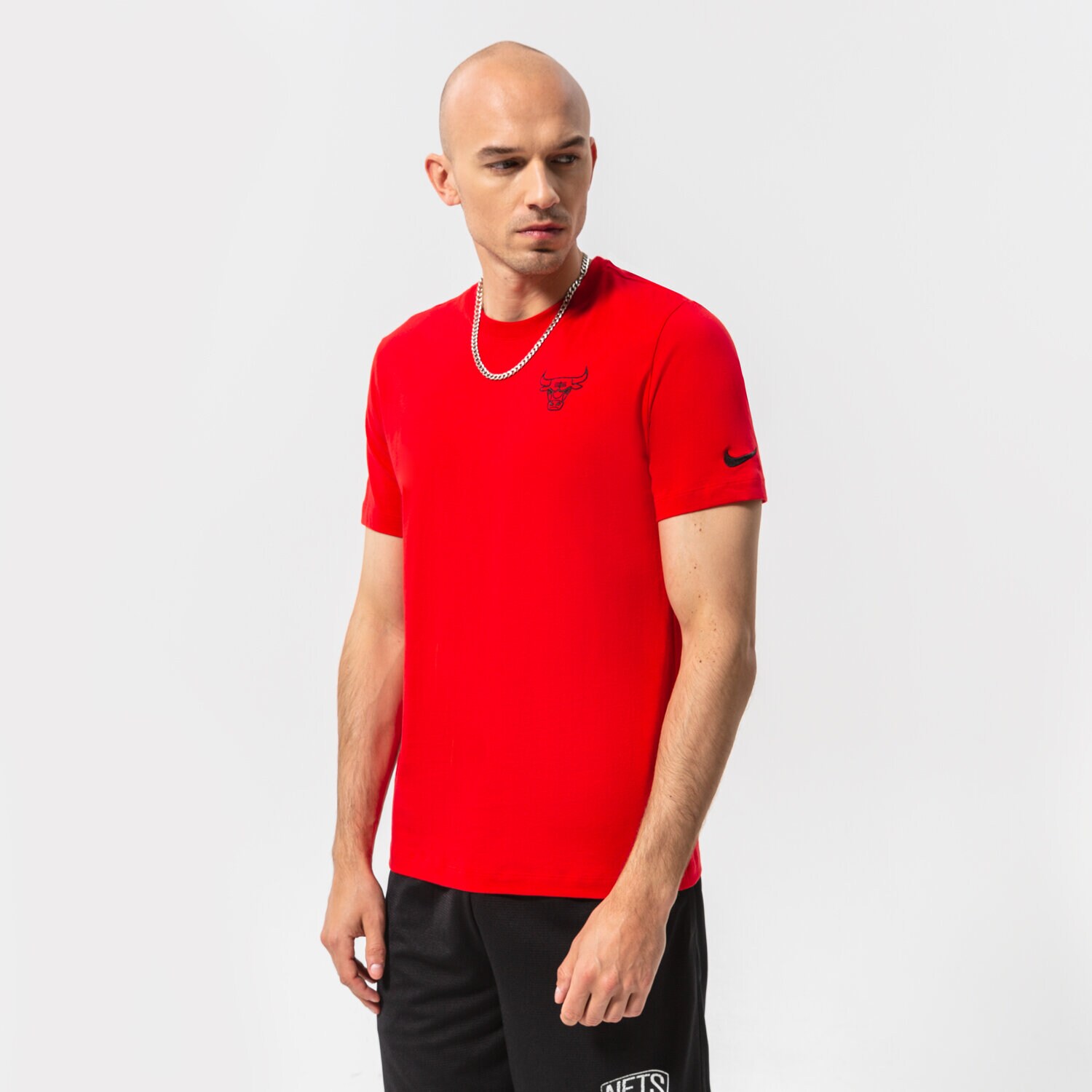 Koszulka, t-shirt sportowy męski NIKE T-SHIRT CHI M NK ES CORE LGO SS TEE NBA DD6710-657 CZERWONY