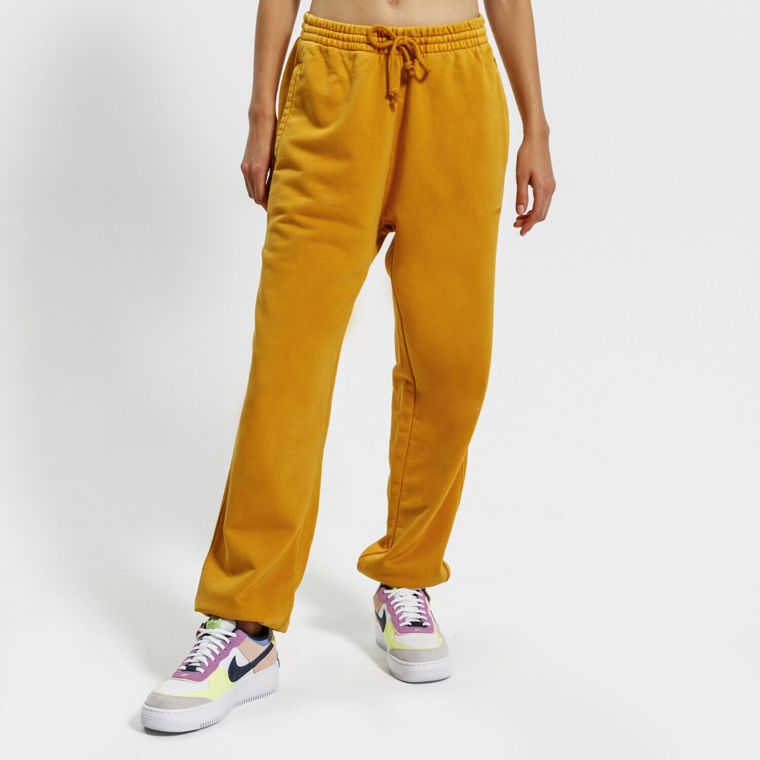Spodnie sportowe damskie LEVI'S SPODNIE RED TAB SWEATPANT A0767-0012 ŻÓŁTY
