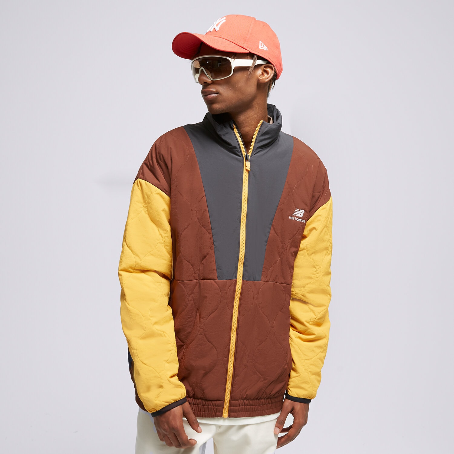 Kurtka zimowa męska NEW BALANCE KURTKA PRZEJŚCIOWA ATHLETICS OUTERWEAR MJ23501ROK BRĄZOWY