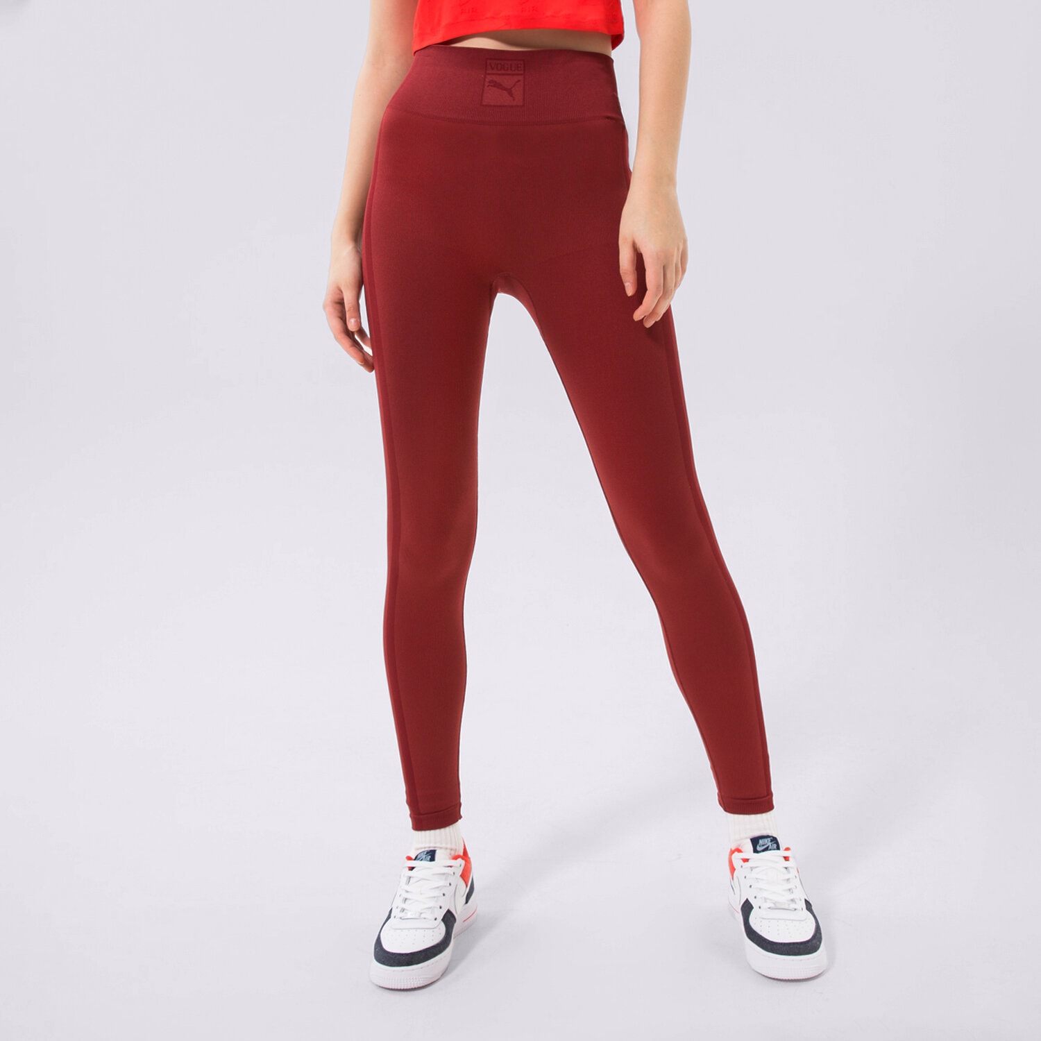 Spodnie sportowe damskie PUMA LEGGINGS PUMA X VOGUE SEAMLESS LEGGINGS 536694-22 CZERWONY