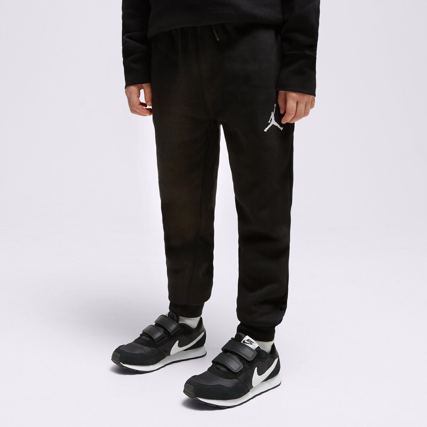 Sportowe spodnie dziecięce JORDAN SPODNIE MJ ESSENTIALS UU 95C549-023 CZARNY