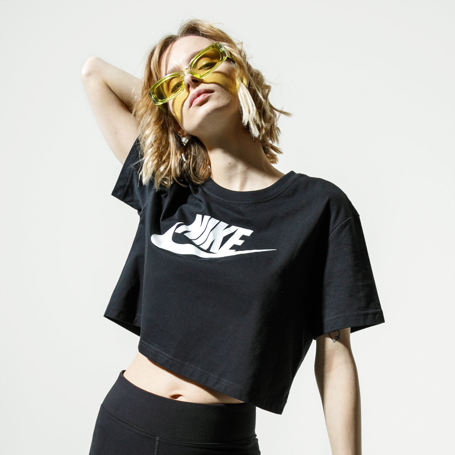 Koszulka, t-shirt damski NIKE T-SHIRT SPORTSWEAR ESSENTIAL BV6175-010 CZARNY