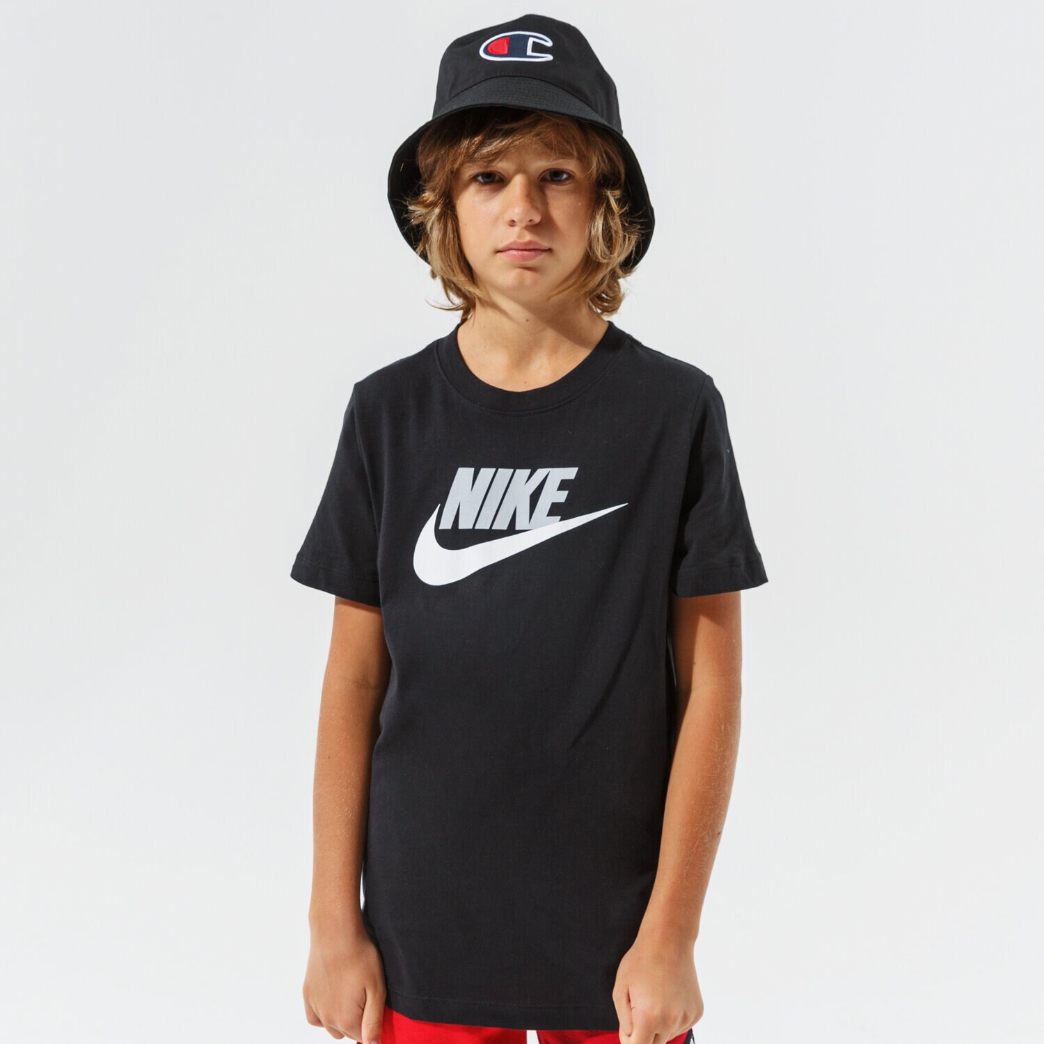 Koszulka, t-shirt dla dzieci NIKE T-SHIRT SPORTSWEAR BOY AR5252-013 CZARNY