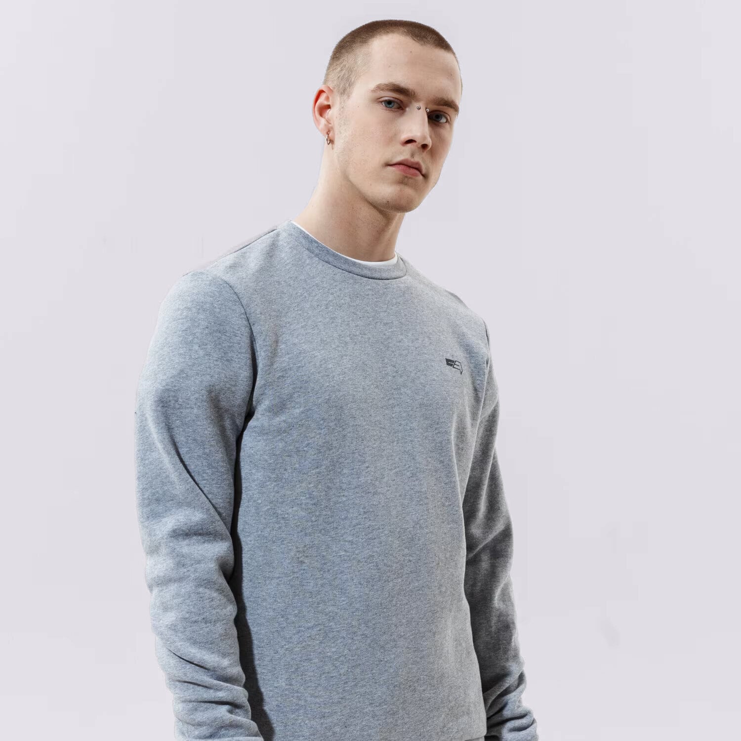 Bluza męska CONFRONT BLUZA SMALL LOGO CREW GREY  CF121BLM25002 SZARY