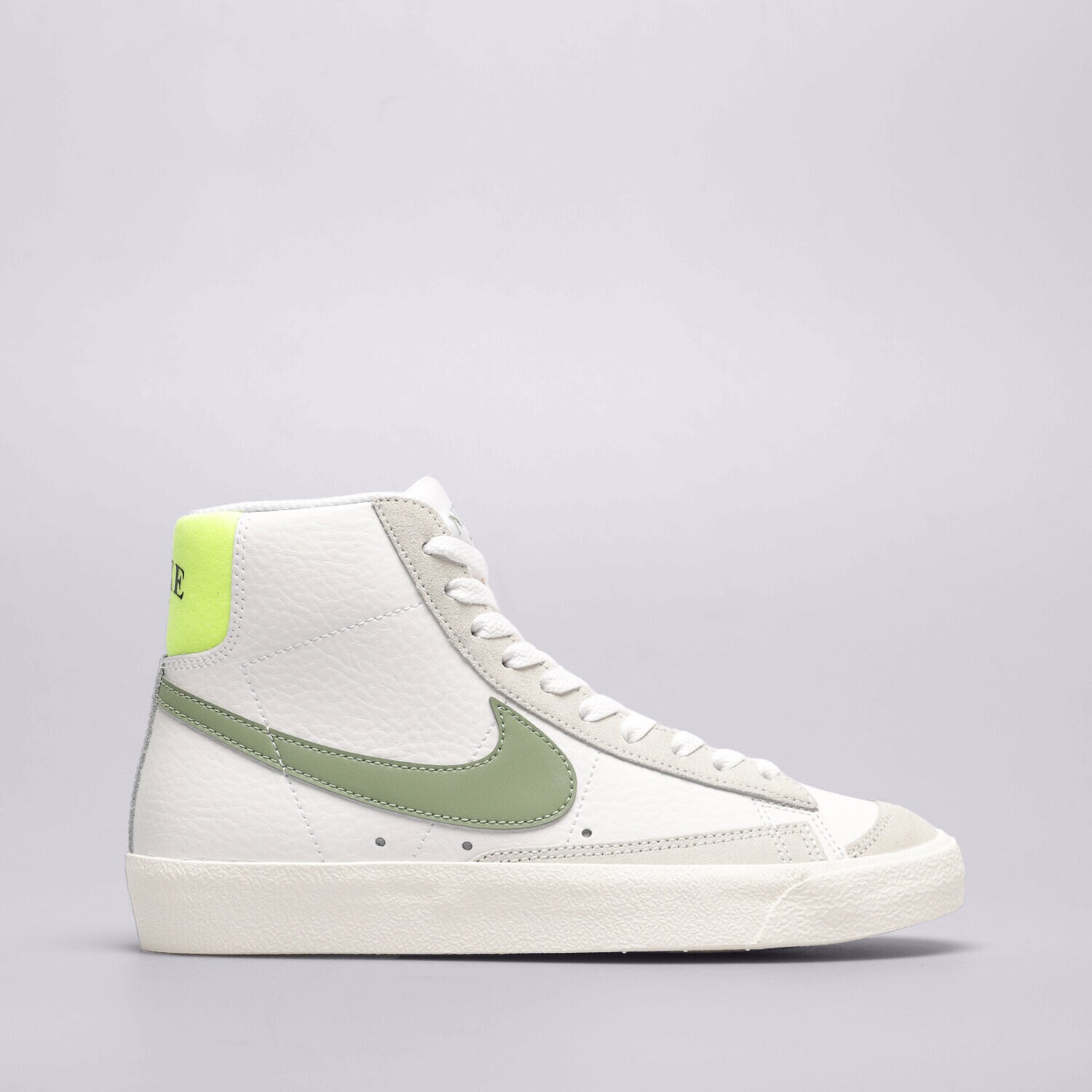 Buty sneakersy damskie NIKE WMNS BLAZER MID '77  FJ4740-100 BIAŁY