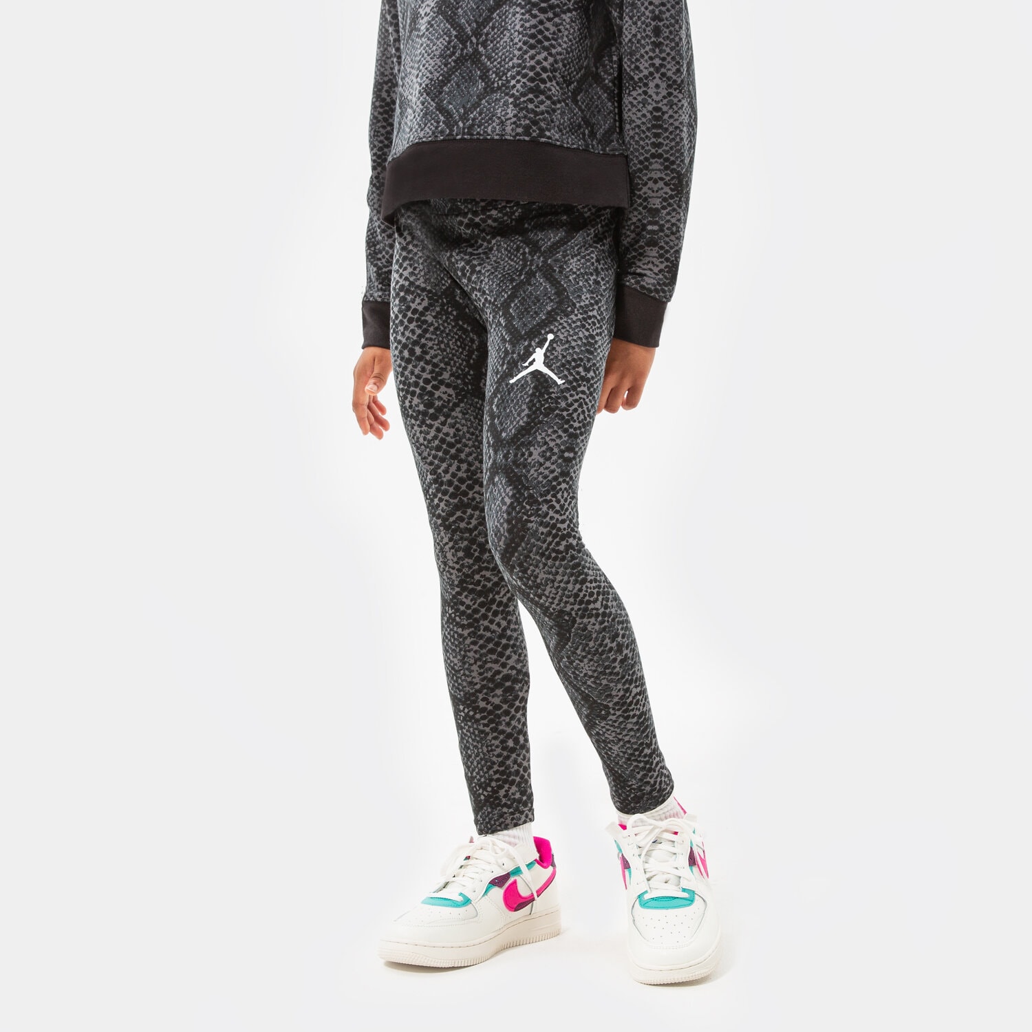 Sportowe spodnie dziecięce JORDAN LEGGINGS ESSENTIALS SNAKE LEGGING GIRL 45B314-023 CZARNY