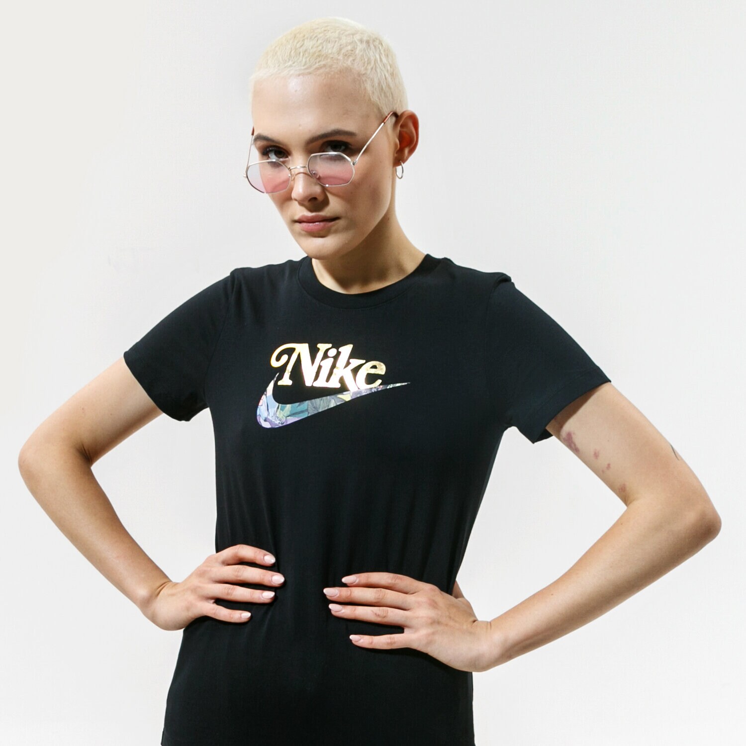 Koszulka, t-shirt damski NIKE T-SHIRT W NSW TEE FEMME DD1340-010 CZARNY