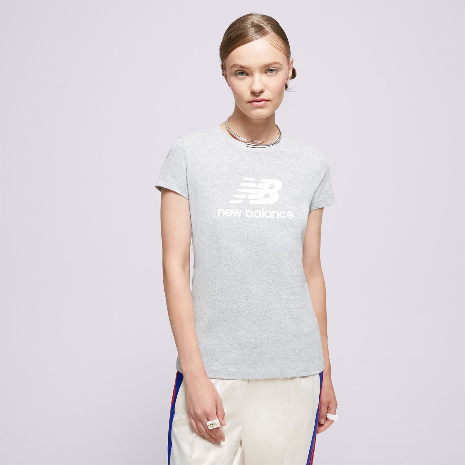Koszulka, t-shirt damski NEW BALANCE T-SHIRT NB ESSENTIALS STACKET LOGO TEE WT31546AG SZARY