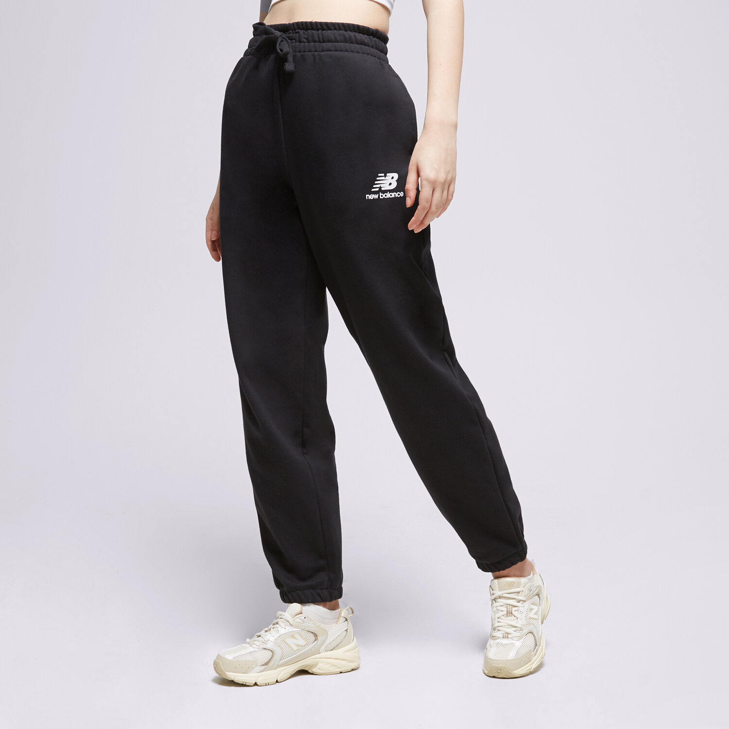 Spodnie sportowe damskie NEW BALANCE SPODNIE NB ESSENTIALS STACKET WP31530BK CZARNY