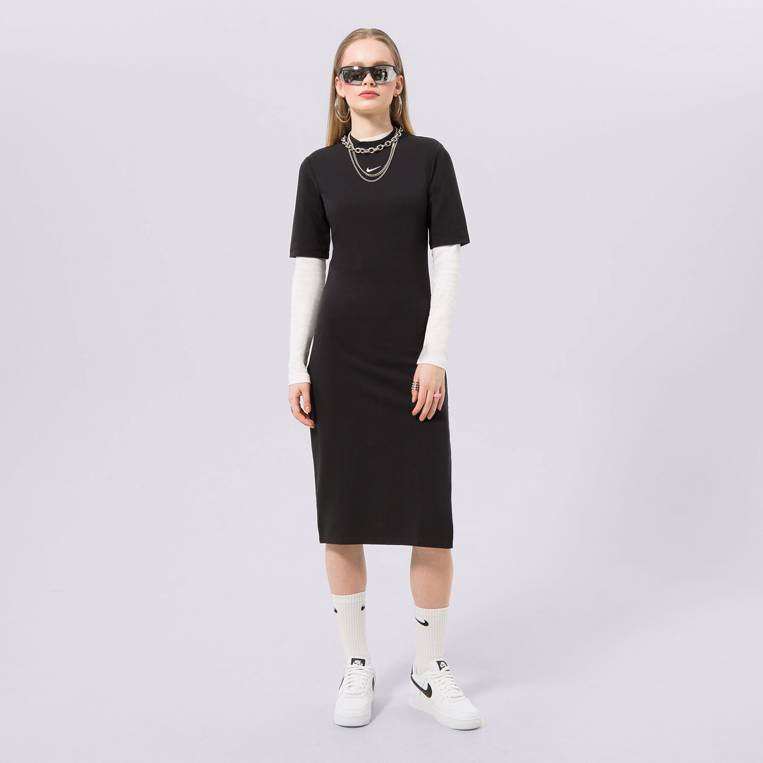 Modna sukienka sportowa NIKE SUKIENKA W NSW ESSNTL MIDI DRESS DV7878-010 CZARNY