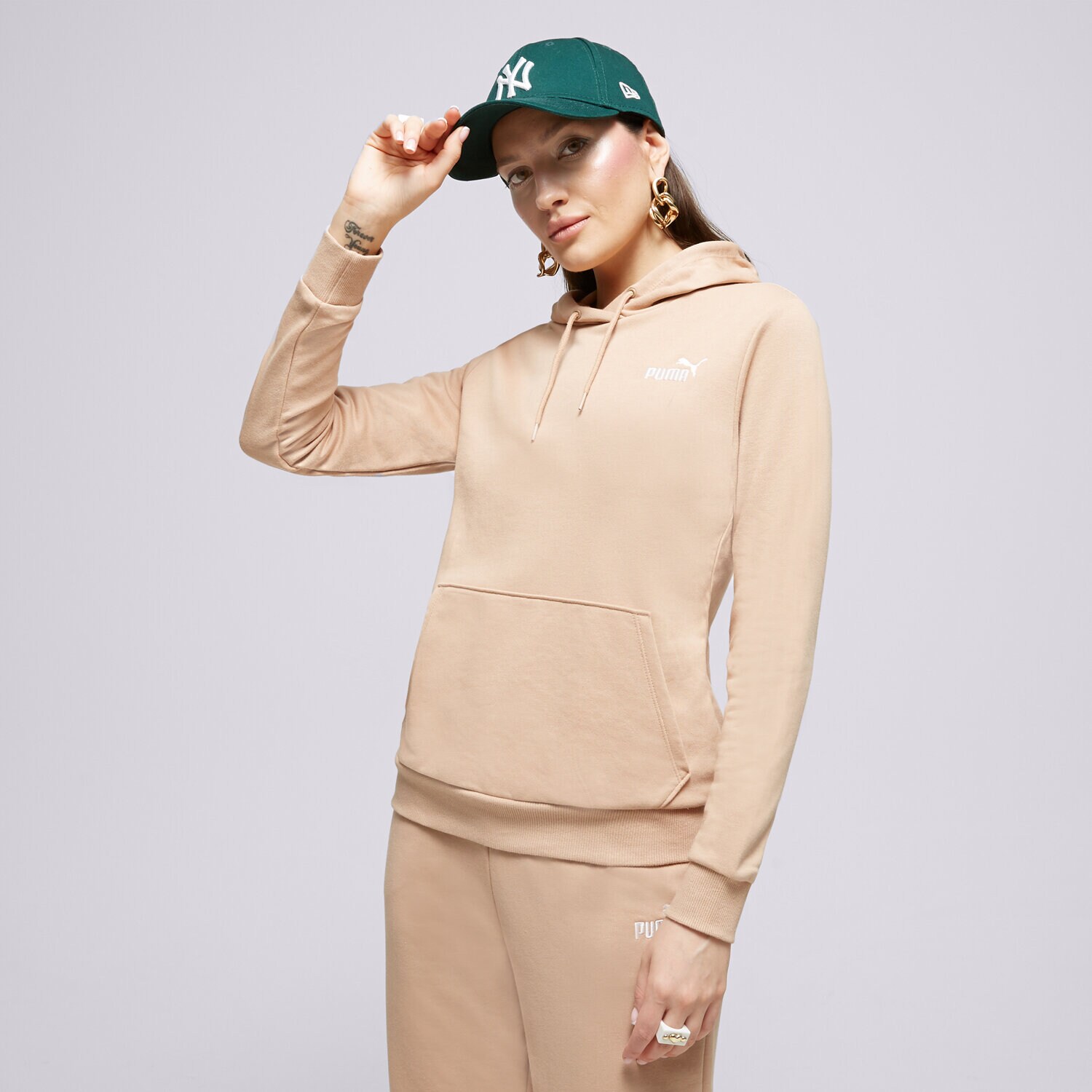 Bluza damska PUMA BLUZA Z KAPTUREM ESS+ EMBROIDERY TR 848332 89 BEŻOWY