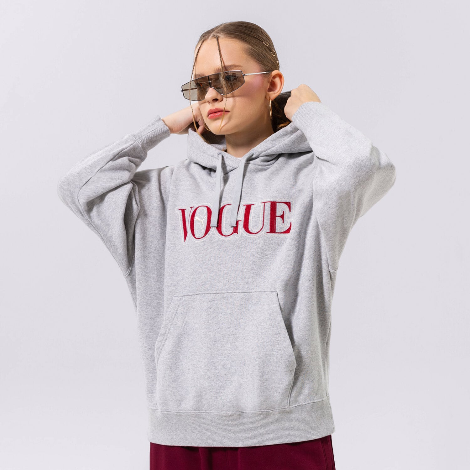 Bluza damska PUMA BLUZA Z KAPTUREM PUMA X VOGUE OVERSIZED HOODIE TR 536691-04 SZARY