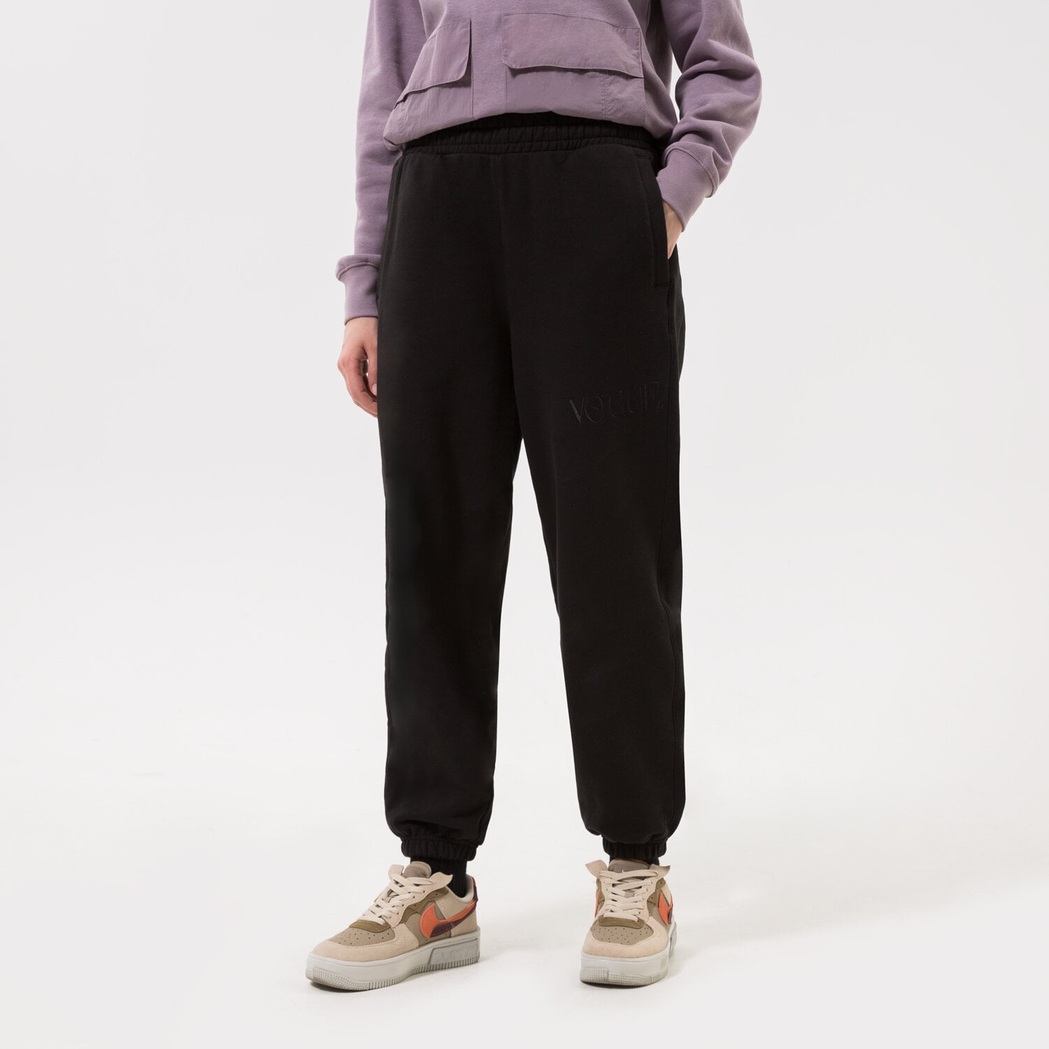 Spodnie sportowe damskie PUMA SPODNIE PUMA X VOGUE SWEATPANTS TR BLACK 534694-01 CZARNY