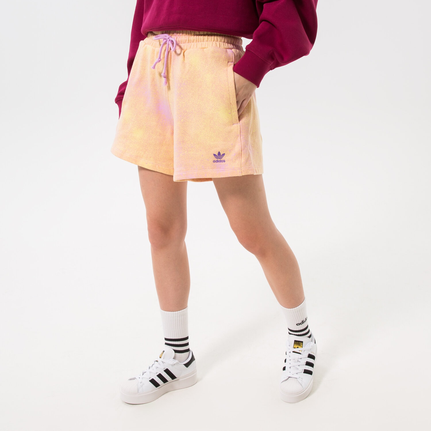 Krótkie spodenki, szorty damskie ADIDAS SZORTY BF AOP SHORTS HL6609 MULTICOLOR