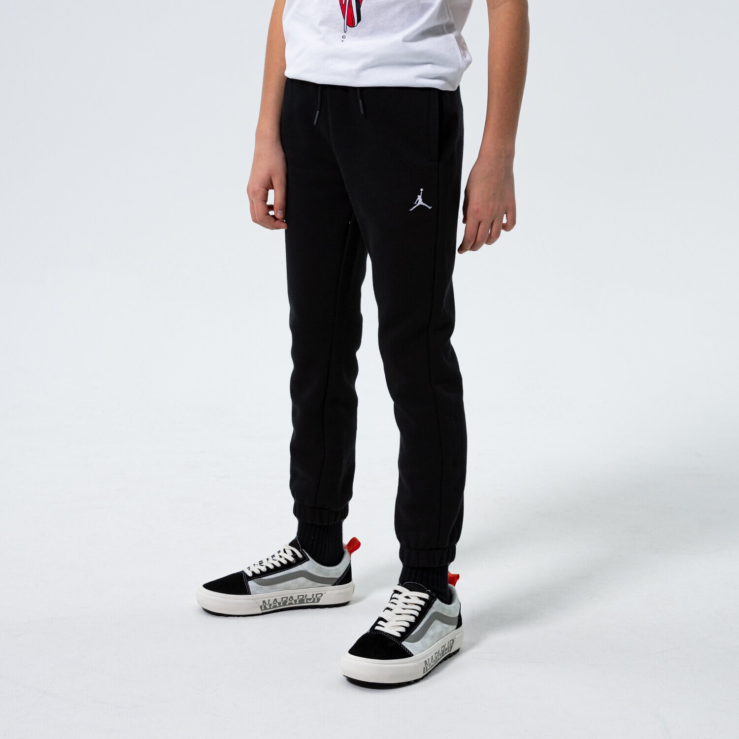 Sportowe spodnie dziecięce JORDAN SPODNIE ESSENTIALS PANT BOY 95A716-023 CZARNY