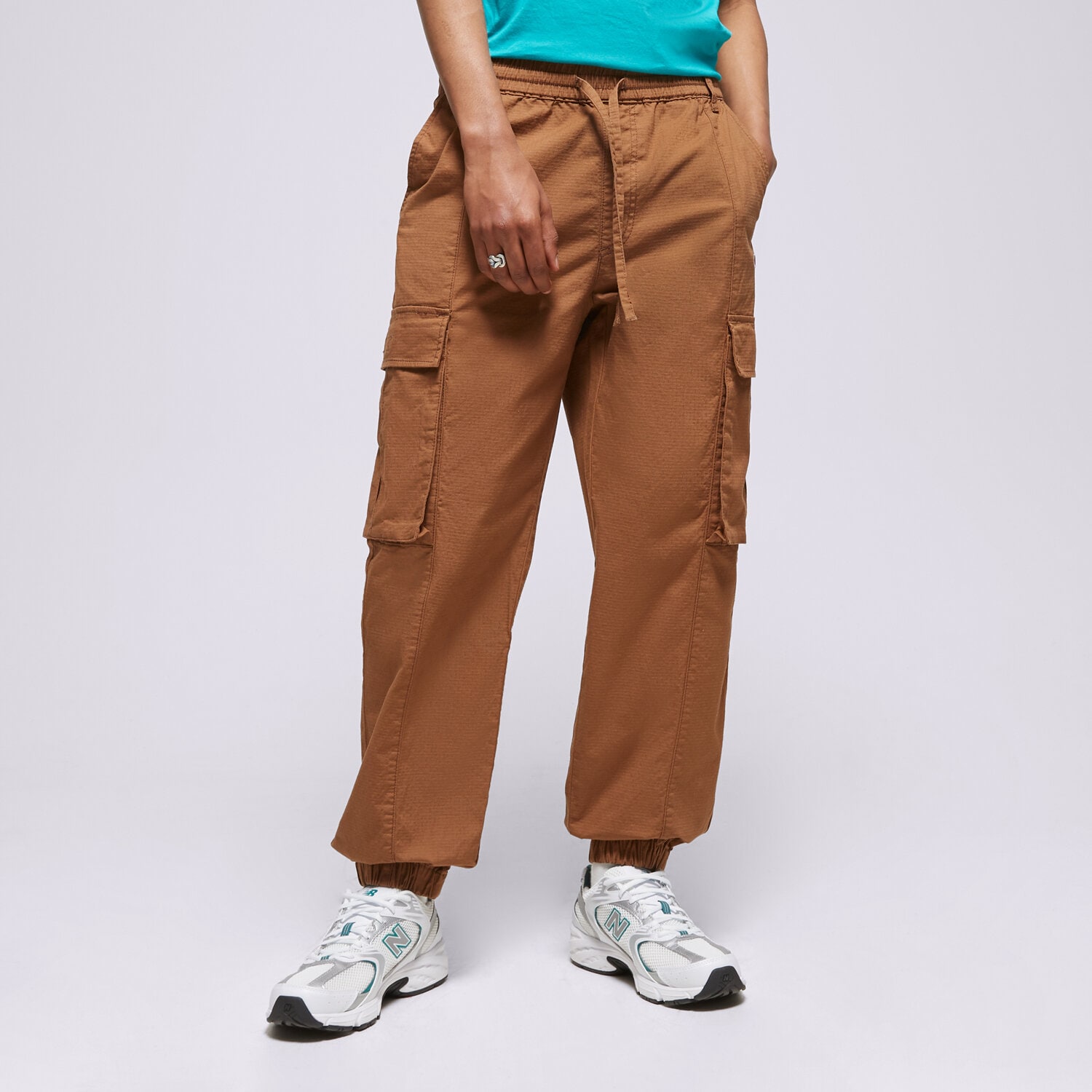 Spodnie sportowe męskie CHAMPION SPODNIE CARGO PANT 218739MS519 BRĄZOWY