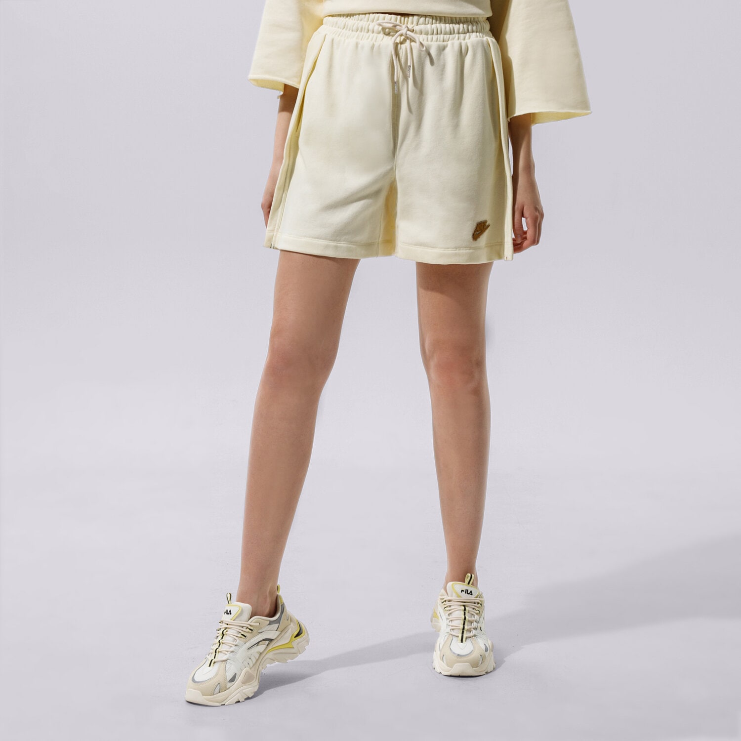 Krótkie spodenki, szorty damskie NIKE SZORTY W NSW SHORT EARTH DAY FT CZ9249-113 BEŻOWY