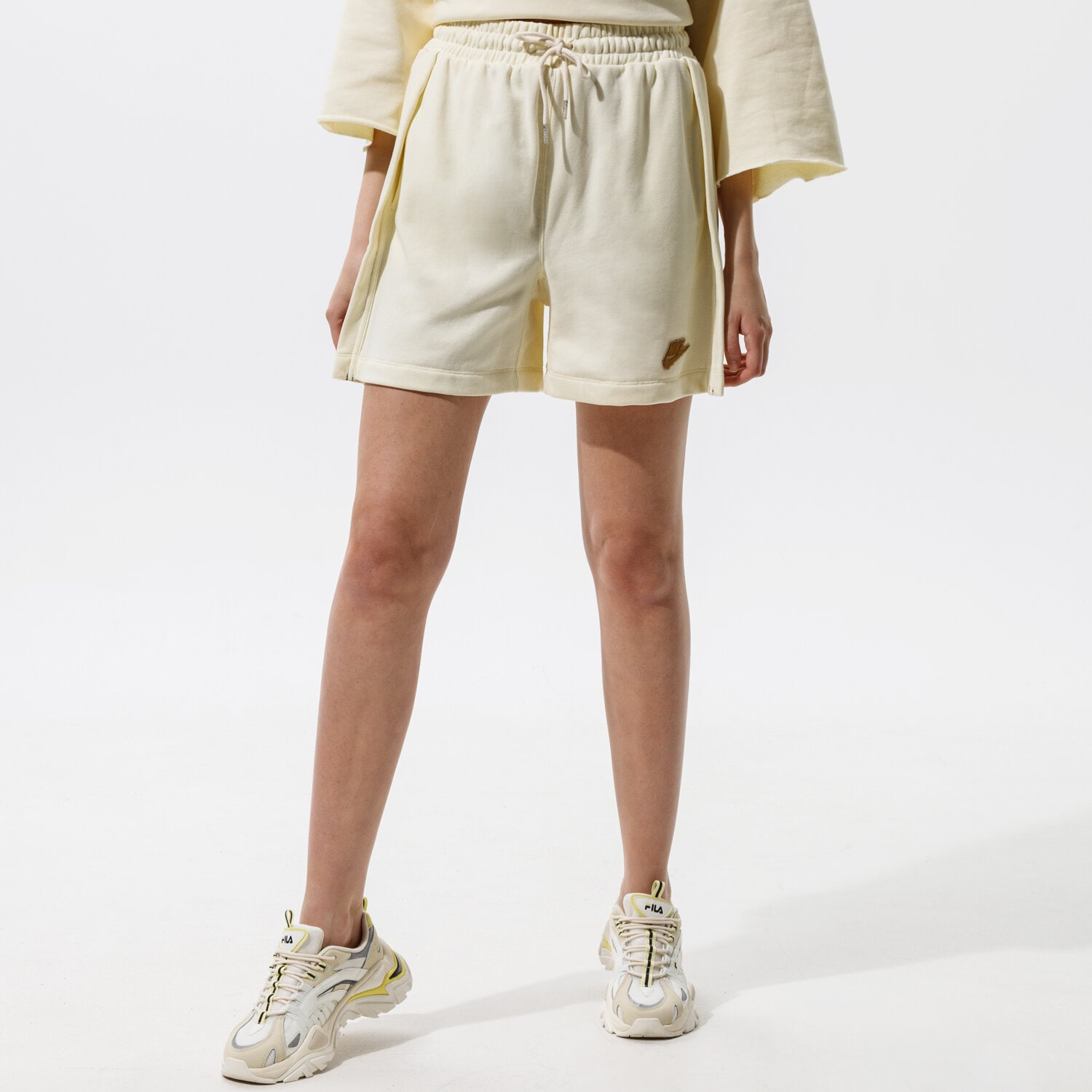 Krótkie spodenki, szorty damskie NIKE SZORTY W NSW SHORT EARTH DAY FT CZ9249-113 BEŻOWY