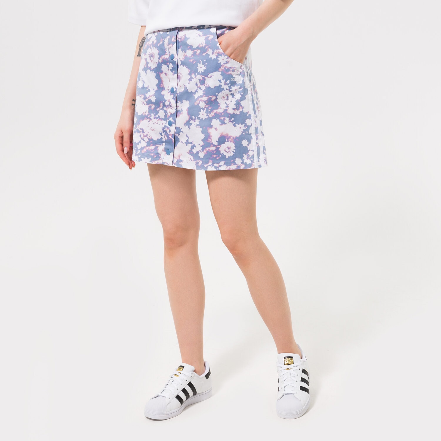 Modna sukienka sportowa ADIDAS SPÓDNICZKA H20445 H20445 MULTICOLOR