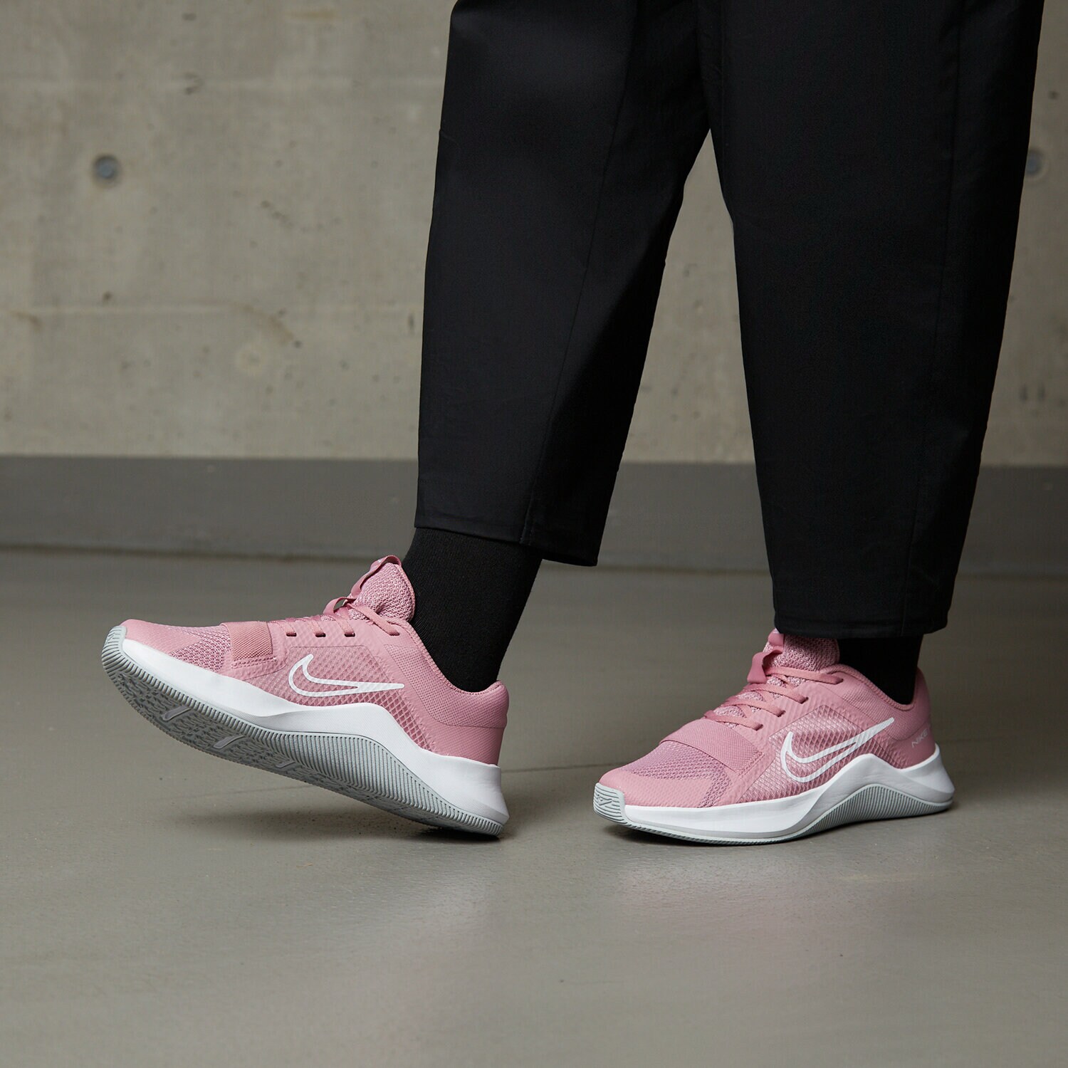 NIKE MC TRAINER DM0824-600 RÓŻOWY