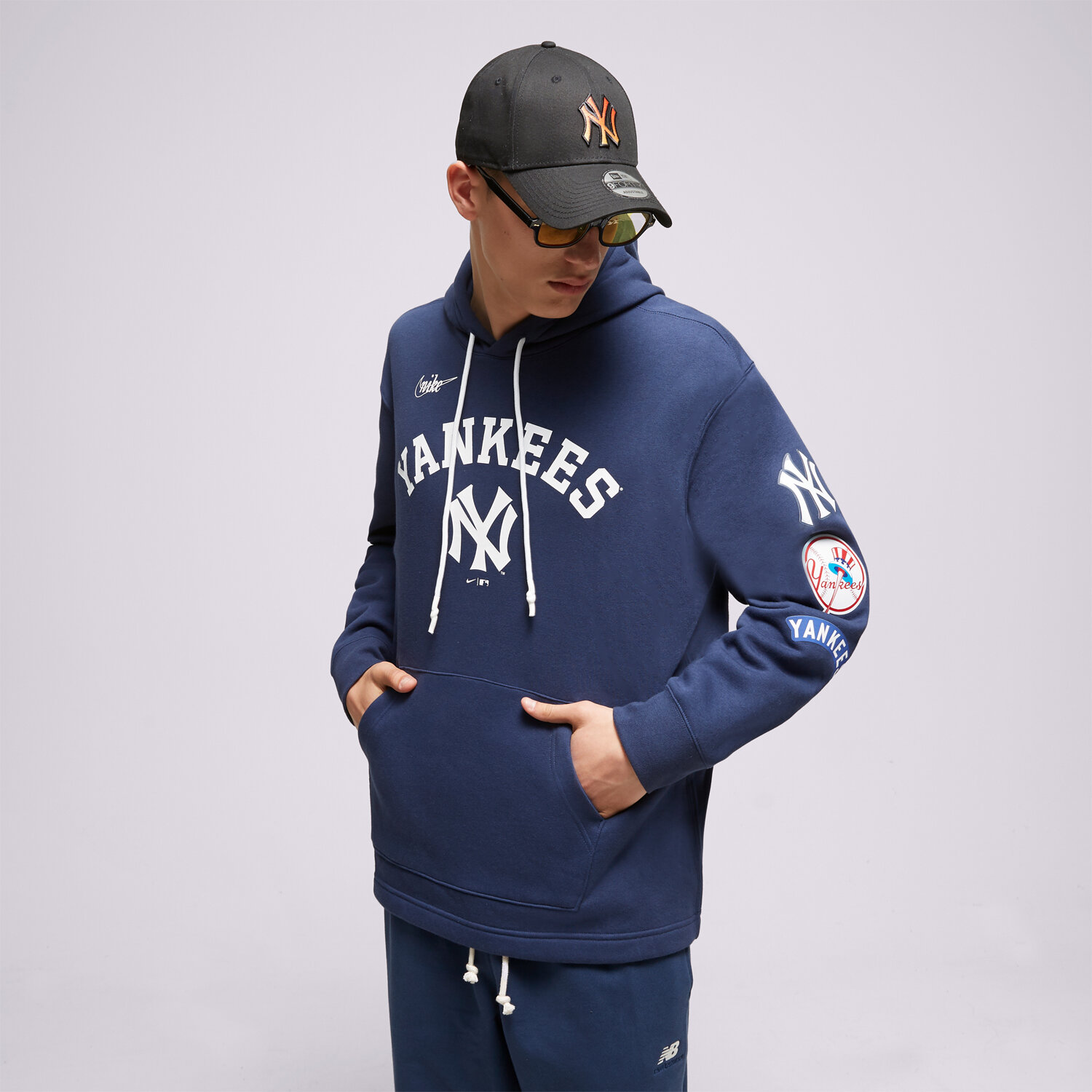 Bluza męska NIKE BLUZA Z KAPTUREM NEW YORK YANKEES MLB NKMZ-44B-N27-0QE GRANATOWY