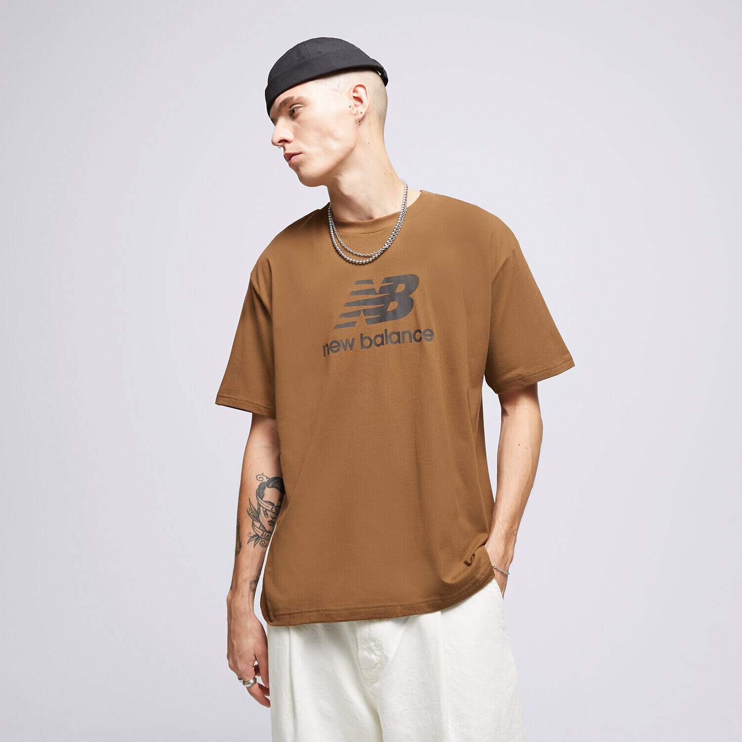 Koszulka, t-shirt sportowy męski NEW BALANCE T-SHIRT S/S ESSENTIALS STACKED MT31541DHE BRĄZOWY