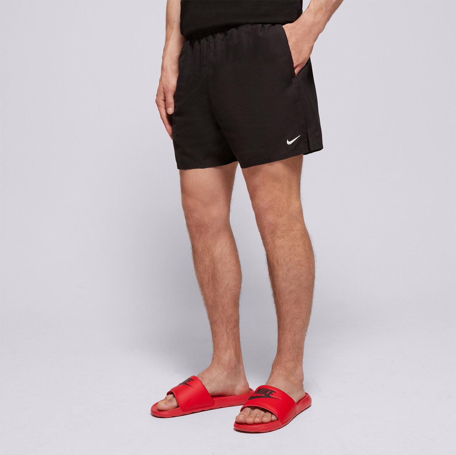 Krótkie spodenki, szorty męskie NIKE SWIM SZORTY ESSENTIAL 5" NESSA560001 CZARNY