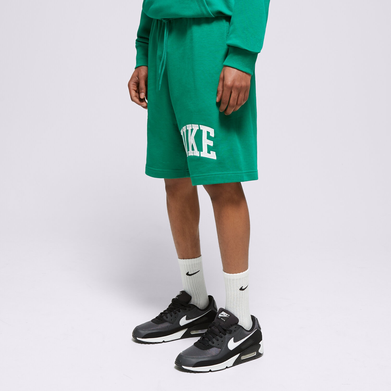 Krótkie spodenki, szorty męskie NIKE SZORTY M NK CLUB FT SHORT APLQ ARCH FQ4092-365 ZIELONY