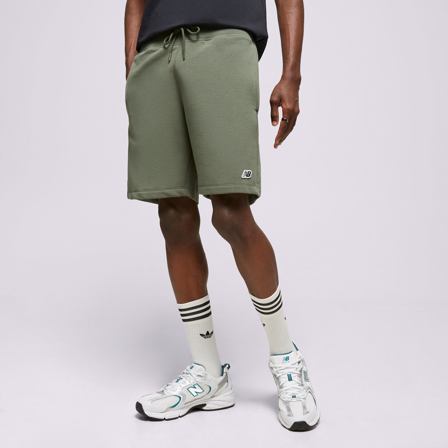 Krótkie spodenki, szorty męskie NEW BALANCE SZORTY SSMALL LOGO SHORTS MS23600DON ZIELONY