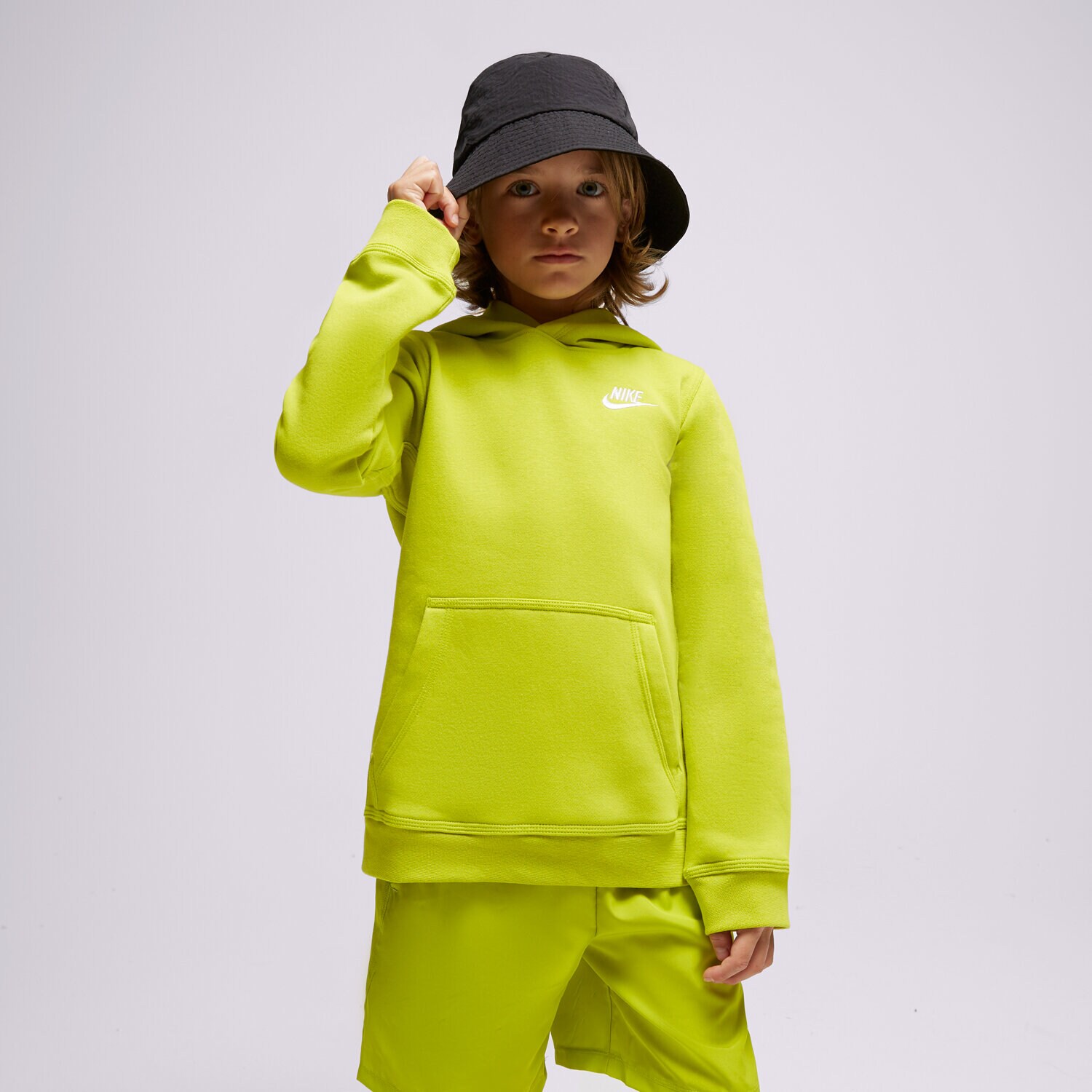 Sportowa bluza dziecięca NIKE BLUZA Z KAPTUREM NIKE SPORTSWEAR CLUB BV3757-308 ZIELONY