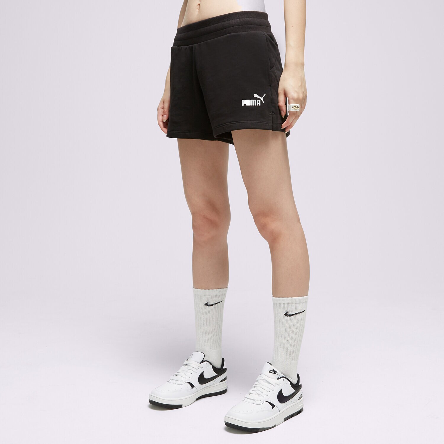 Krótkie spodenki, szorty damskie PUMA SZORTY ESS 4" SWEAT TR 586824 01 CZARNY