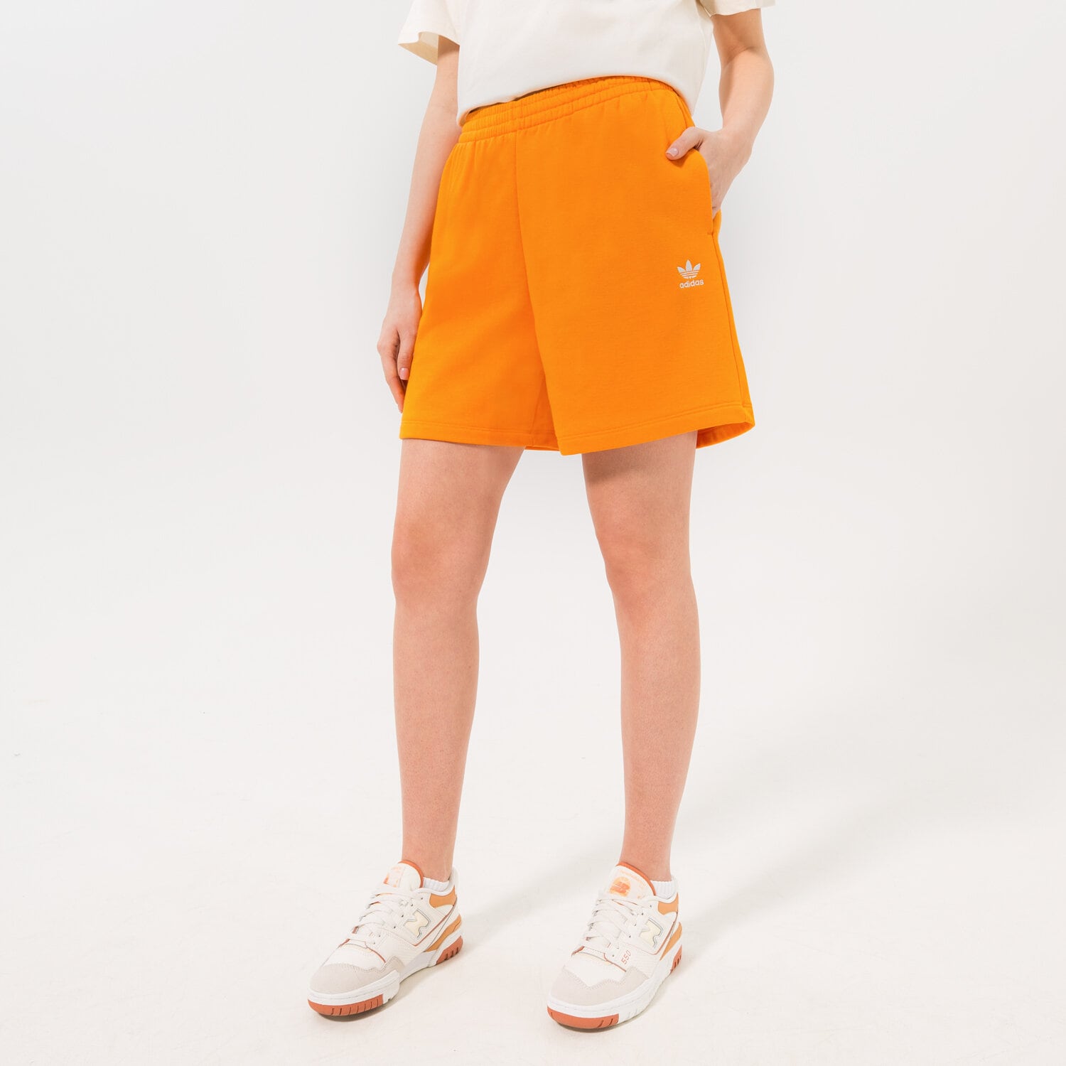 Krótkie spodenki, szorty damskie ADIDAS SZORTY HC0627 HC0627 POMARAŃCZOWY