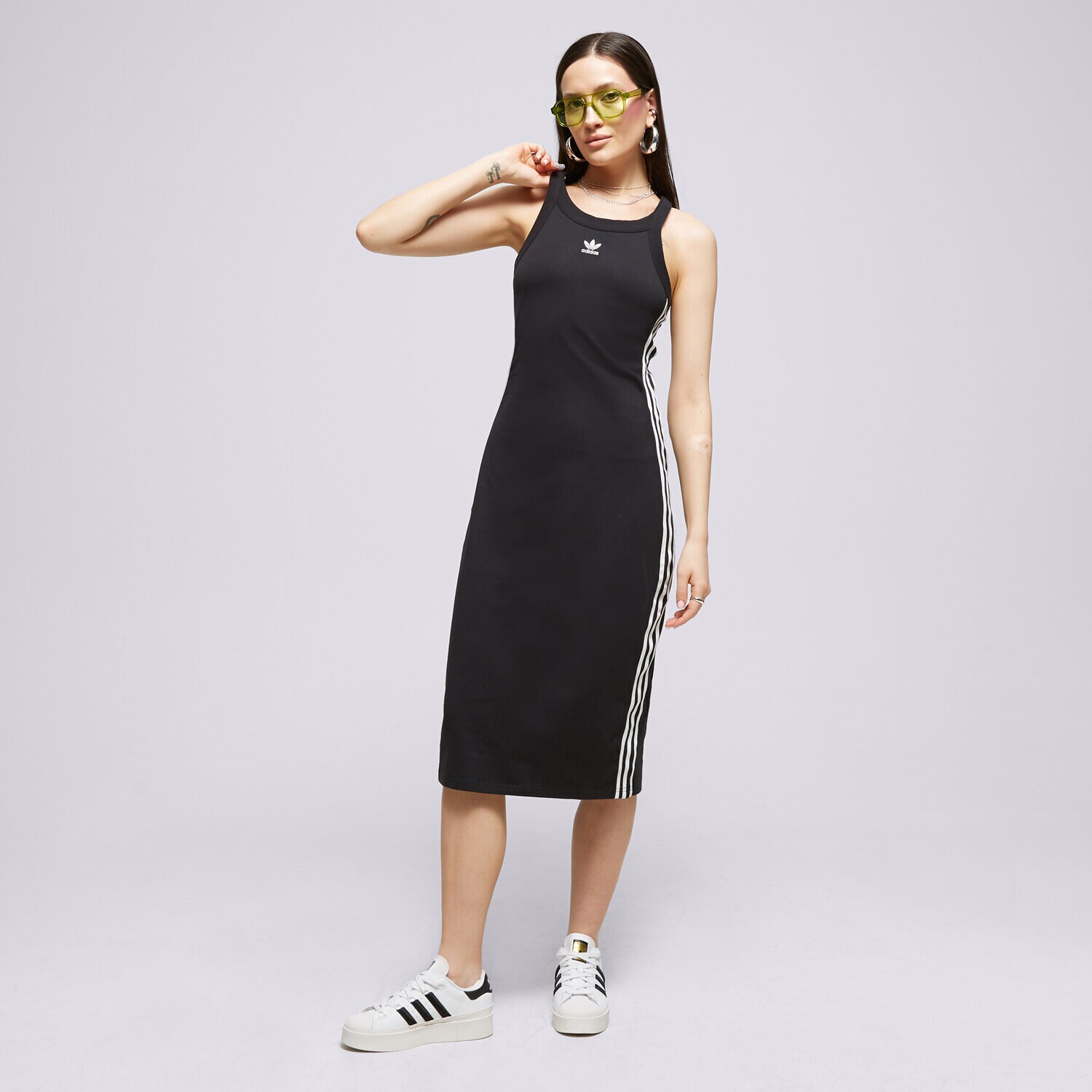 Modna sukienka sportowa ADIDAS SUKIENKA LONG TANK DRESS IC5503 CZARNY