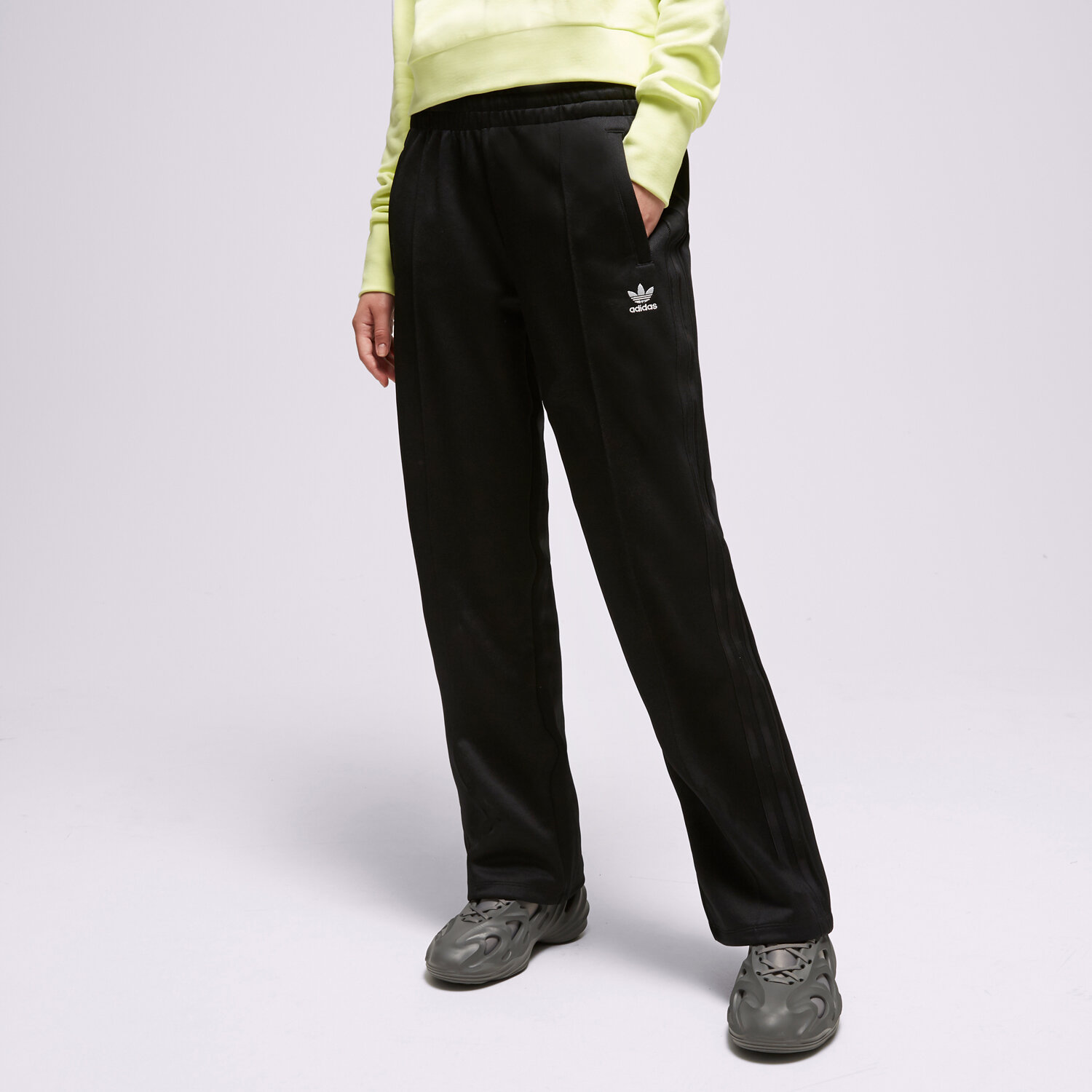 Spodnie sportowe damskie ADIDAS SPODNIE OVRRSIZED SST IK6505 CZARNY