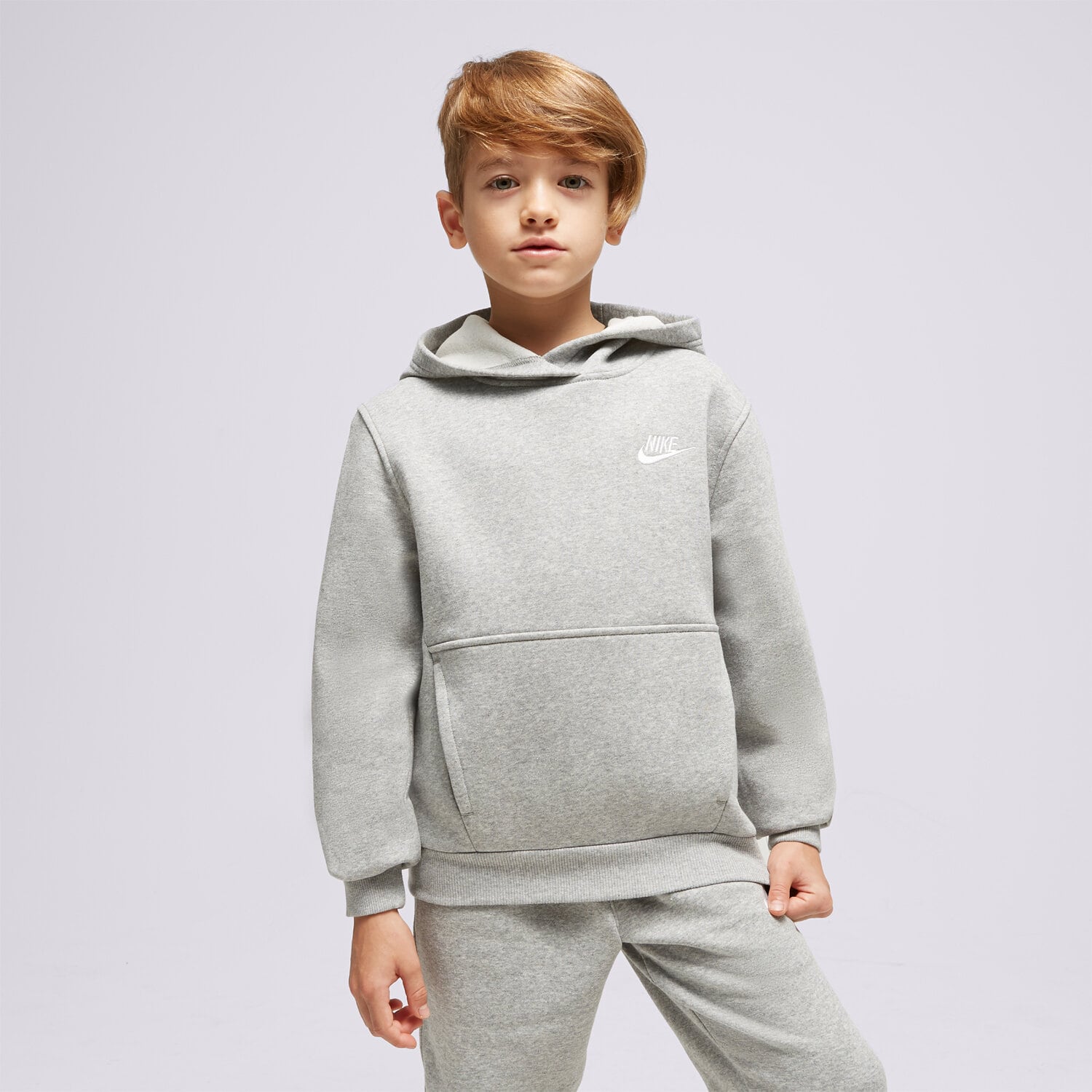 Sportowa bluza dziecięca NIKE BLUZA Z KAPTUREM K NSW CLUB BOY FD3000-063 SZARY