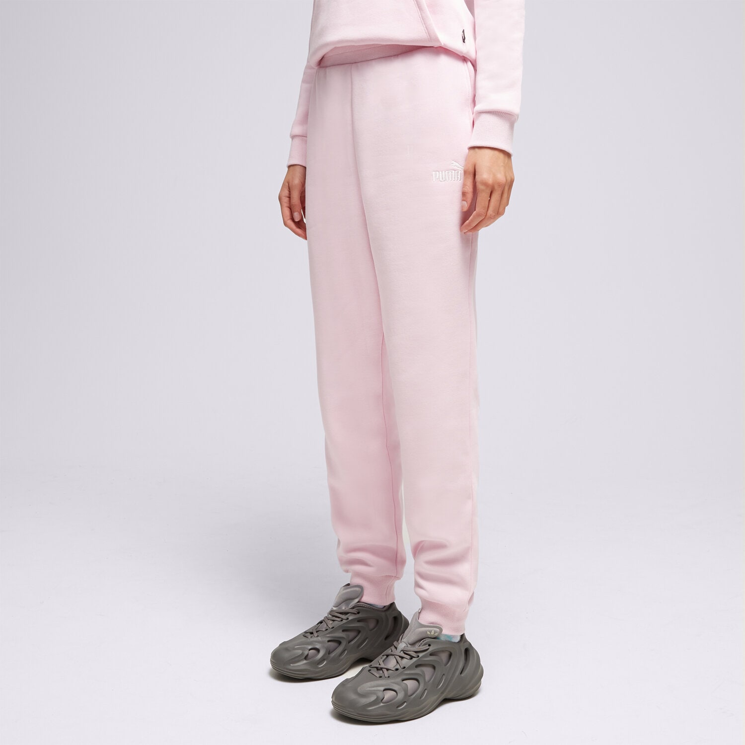 Spodnie sportowe damskie PUMA SPODNIE EMBROIDERY HIGH-WAIST PANTS FL CL P 67000762 RÓŻOWY