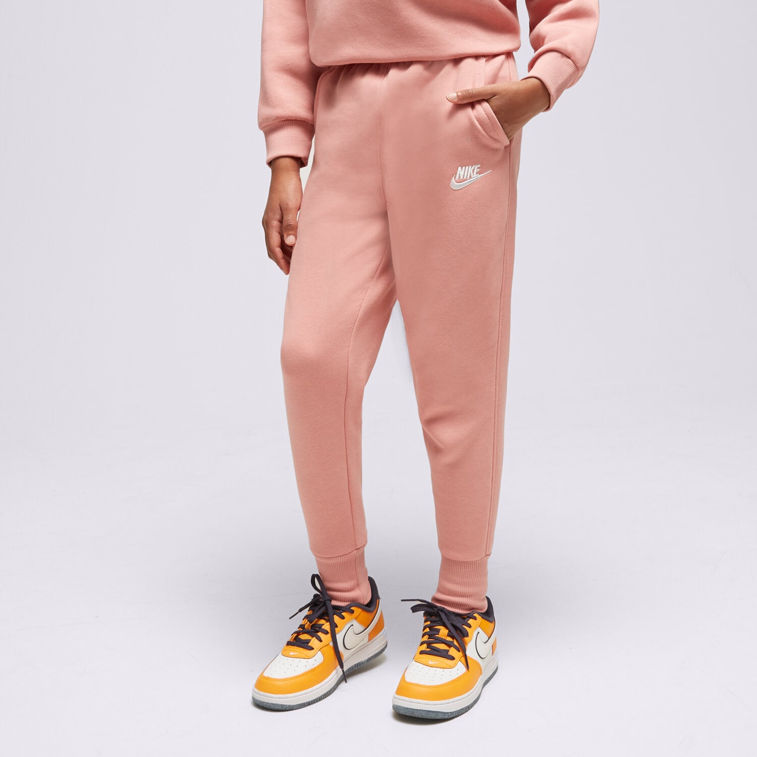 Sportowe spodnie dziecięce NIKE SPODNIE G NSW CLUB FLC HR FTD GIRL FD2921-618 RÓŻOWY