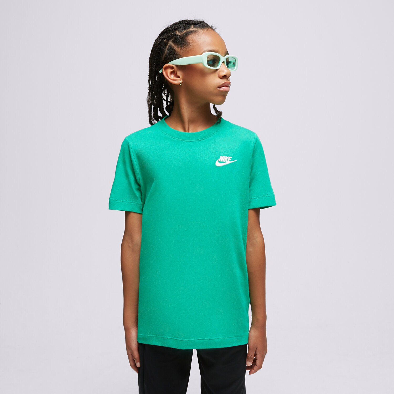 Koszulka, t-shirt dla dzieci NIKE T-SHIRT NIKE SPORTSWEAR BOY AR5254-331 ZIELONY