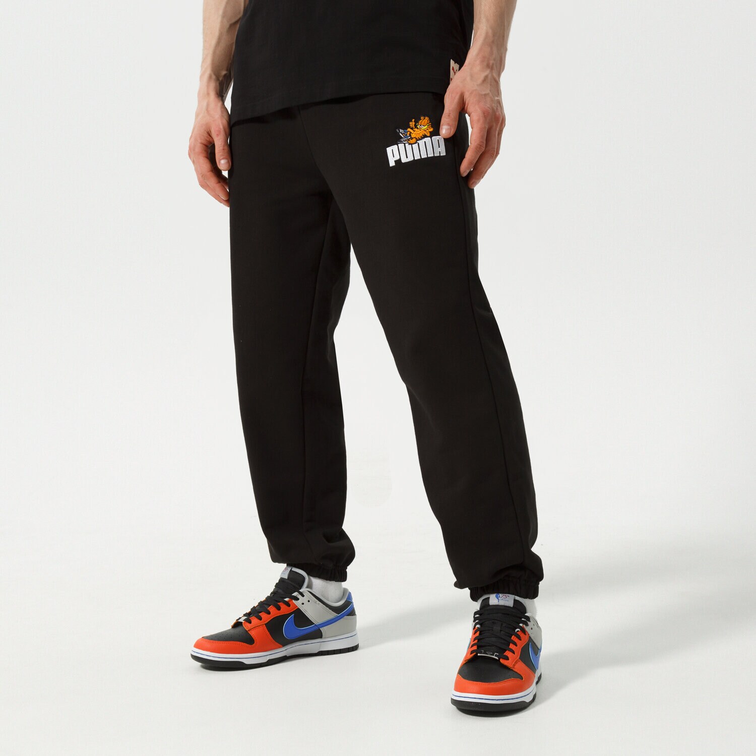 Spodnie sportowe męskie PUMA SPODNIE PUMA X GARFIELD SWEATPANTS 534436 01 CZARNY