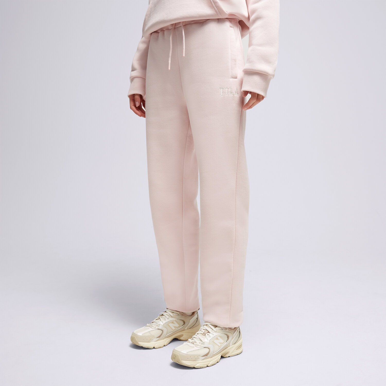 Spodnie sportowe damskie FILA SPODNIE EMB JOGGER PNK/WH DOVEPINK BIAŁY