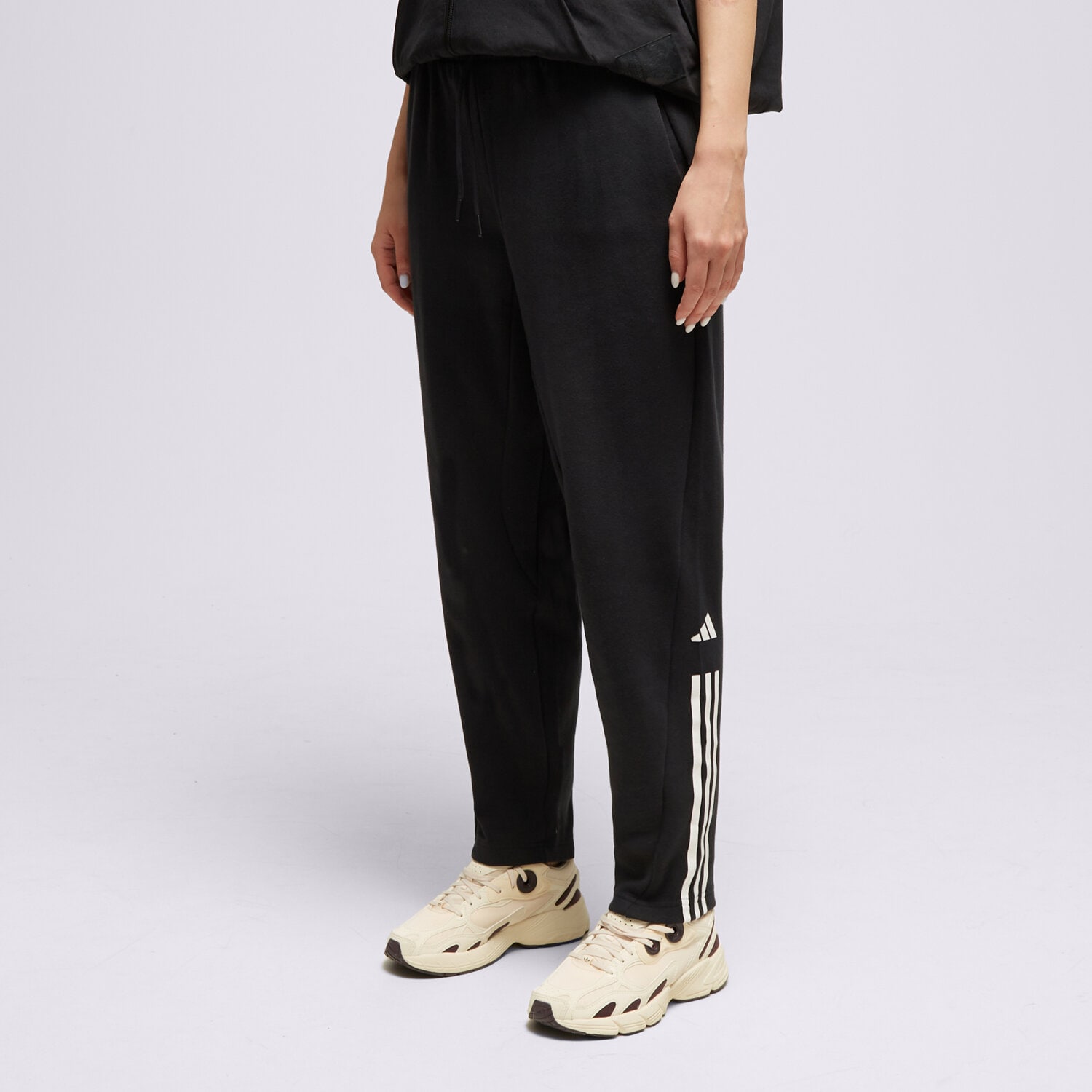 Spodnie sportowe damskie ADIDAS SPODNIE W TR-ES COT PNT HR7851 CZARNY