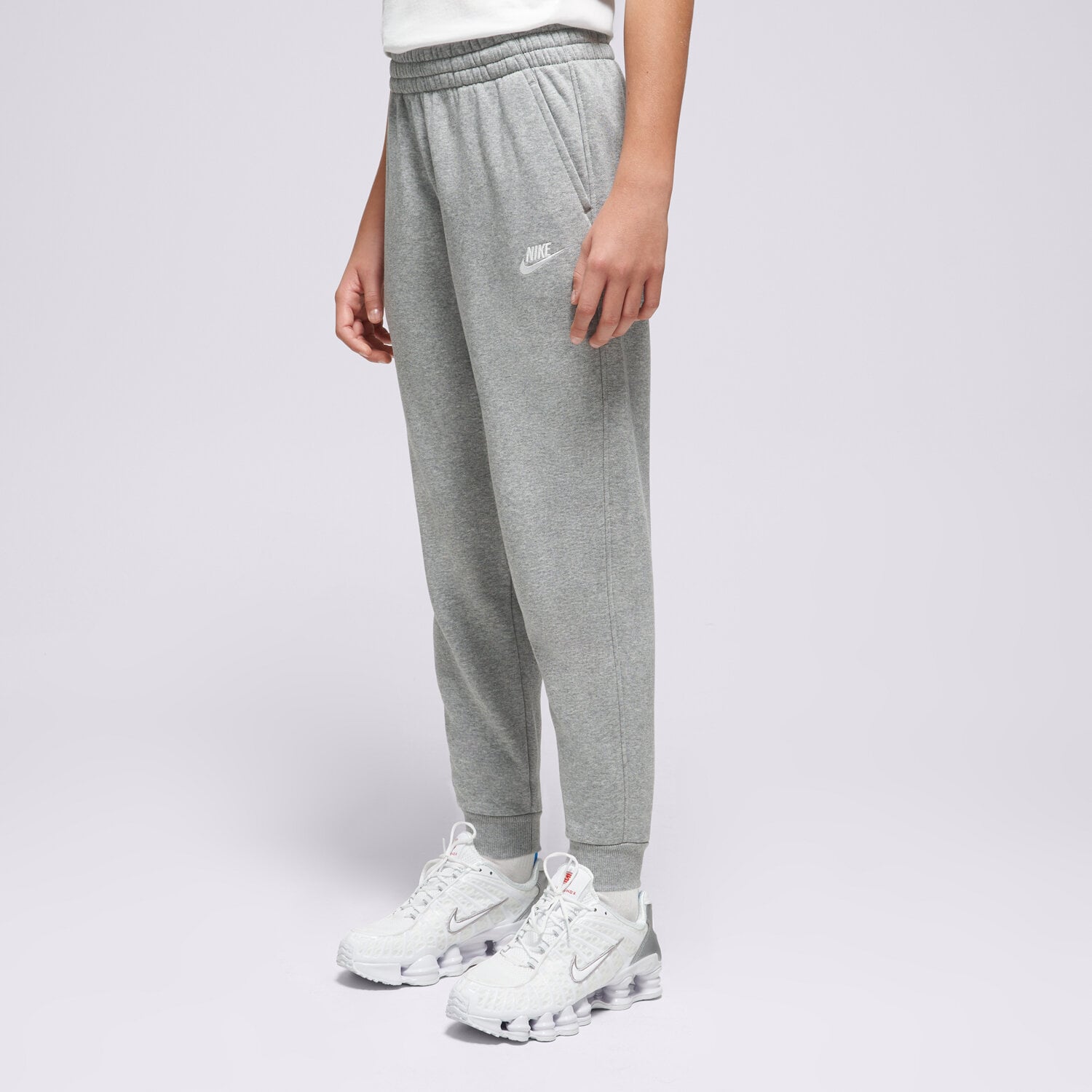 Sportowe spodnie dziecięce NIKE SPODNIE K NSW CLUB FLC JGGR LBR BOY FD3008-063 SZARY